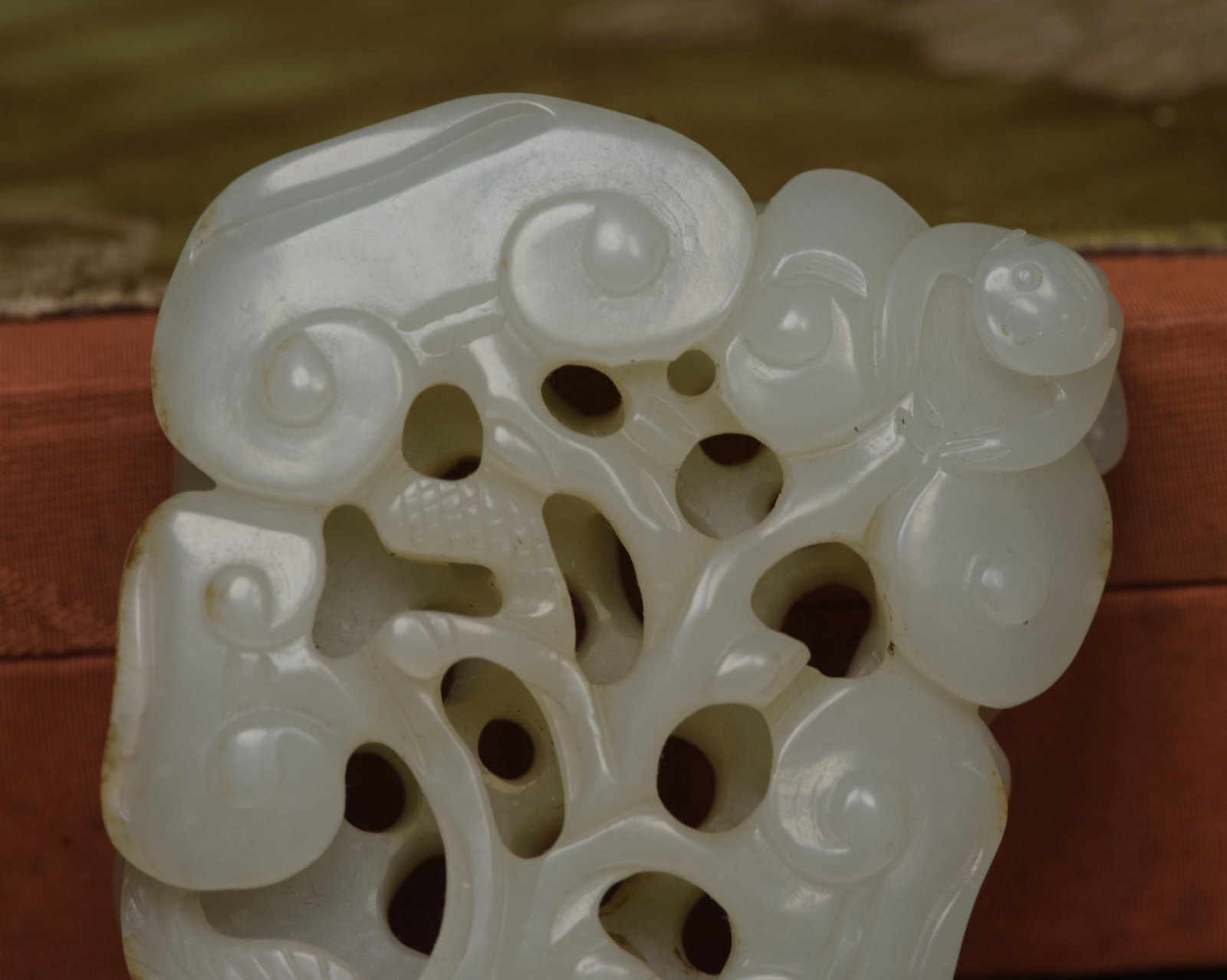 An Exquisite White Jade Ganoderma lucidum Pattern Ornament - 6