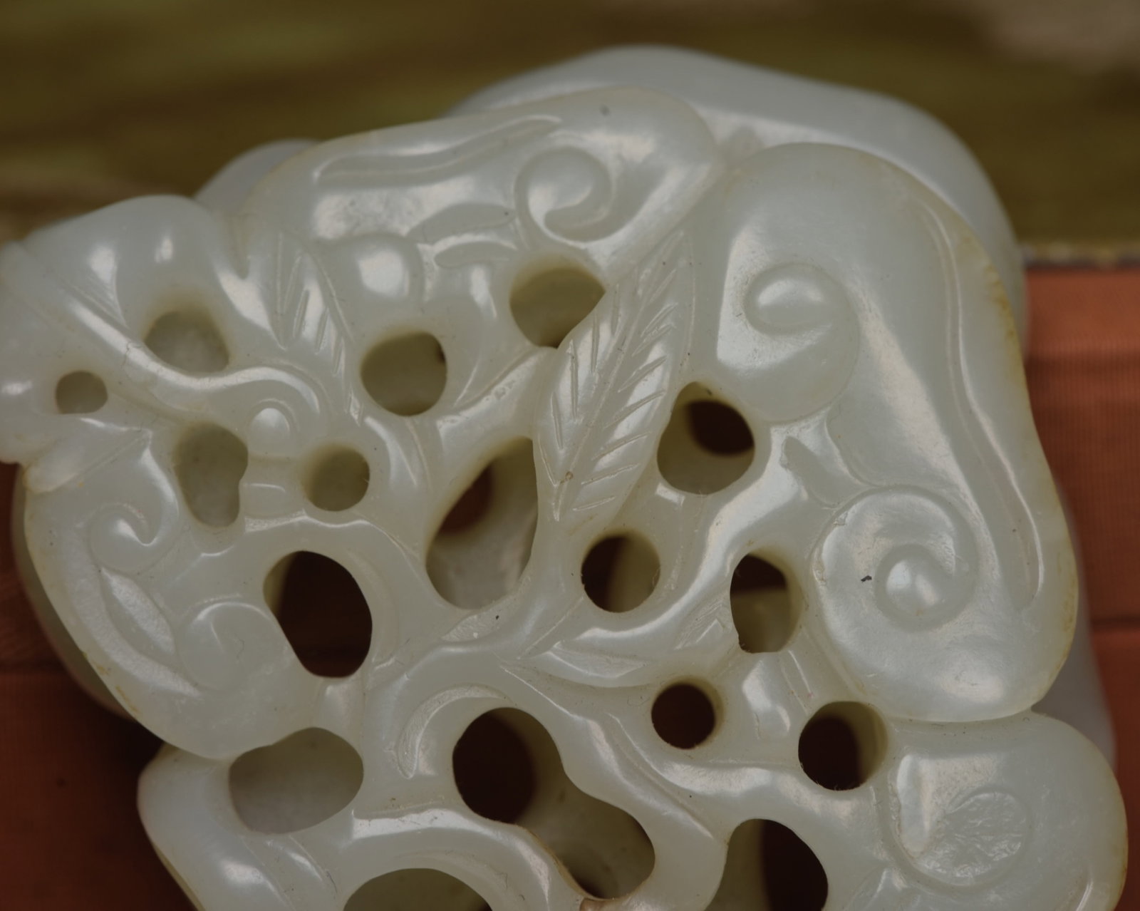 An Exquisite White Jade Ganoderma lucidum Pattern Ornament - 8