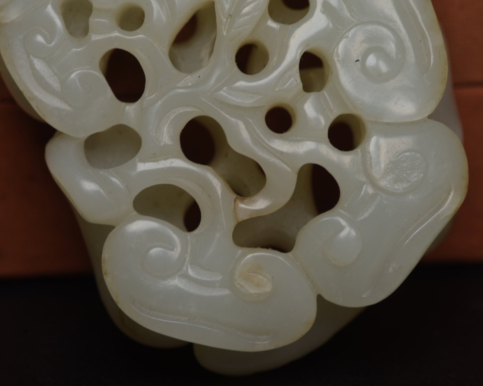 An Exquisite White Jade Ganoderma lucidum Pattern Ornament - 9