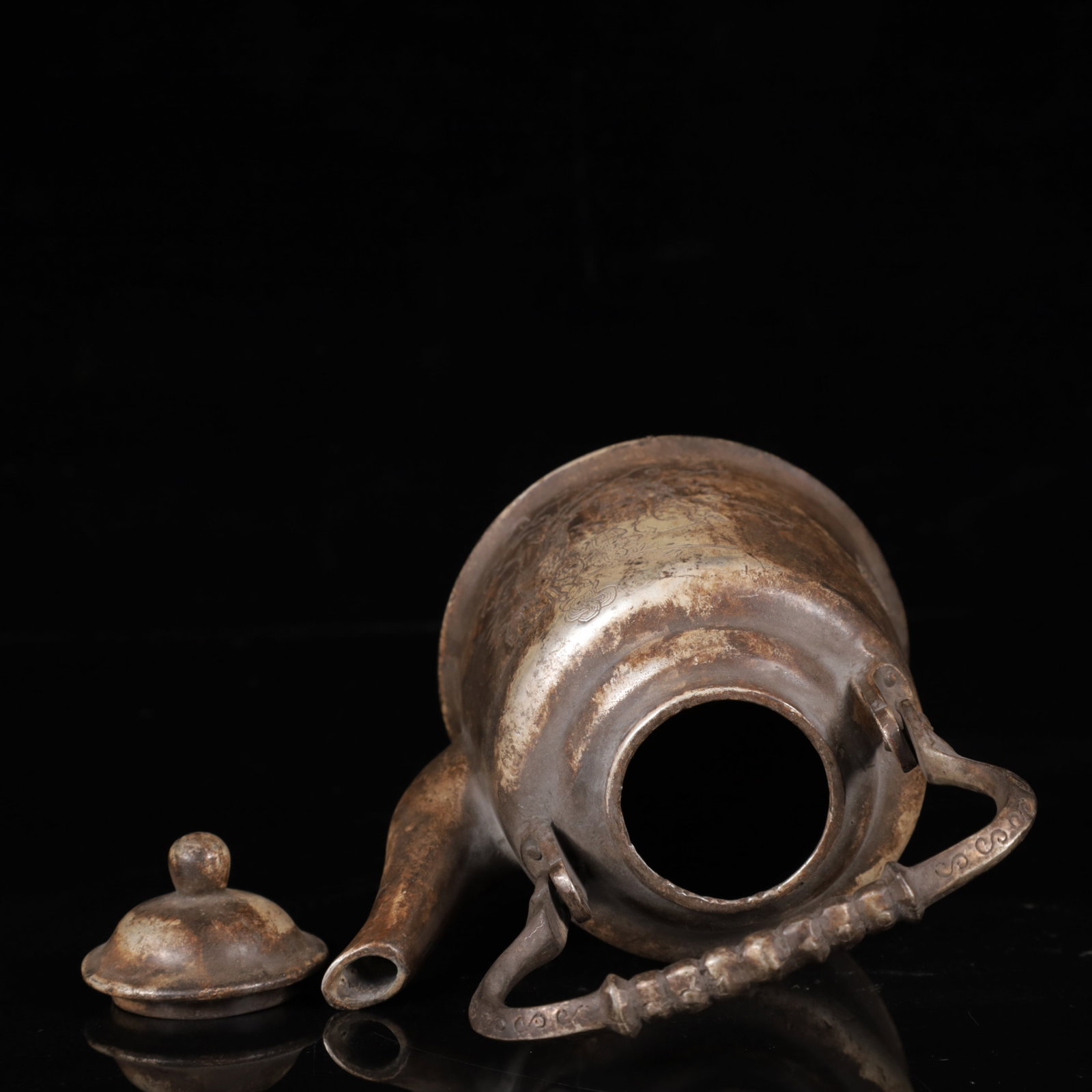 An Exquisite Silver-Plated Bronze Figure Pattern Ewer - 10