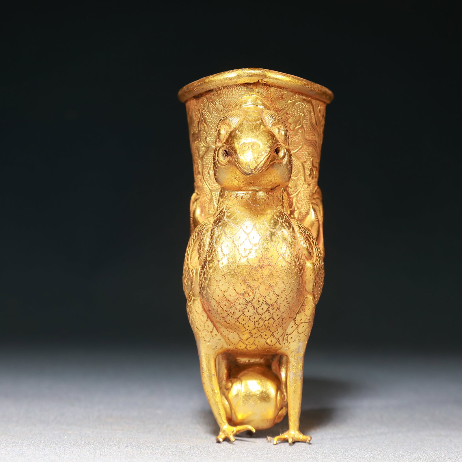 An Exquisite Gilt Bronze Phoenix Pattern Phoenix-Shaped Cup - 3