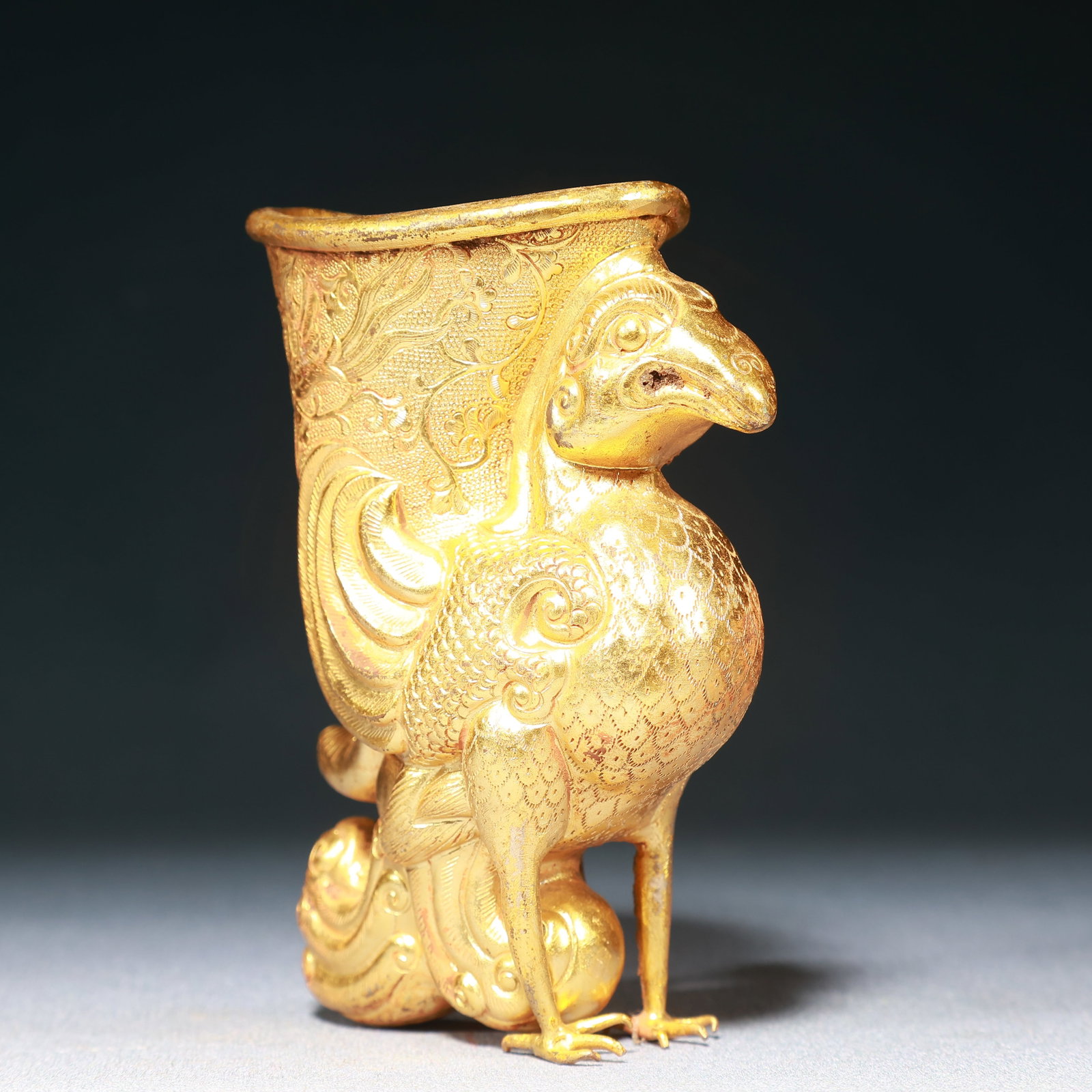 An Exquisite Gilt Bronze Phoenix Pattern Phoenix-Shaped Cup - 4