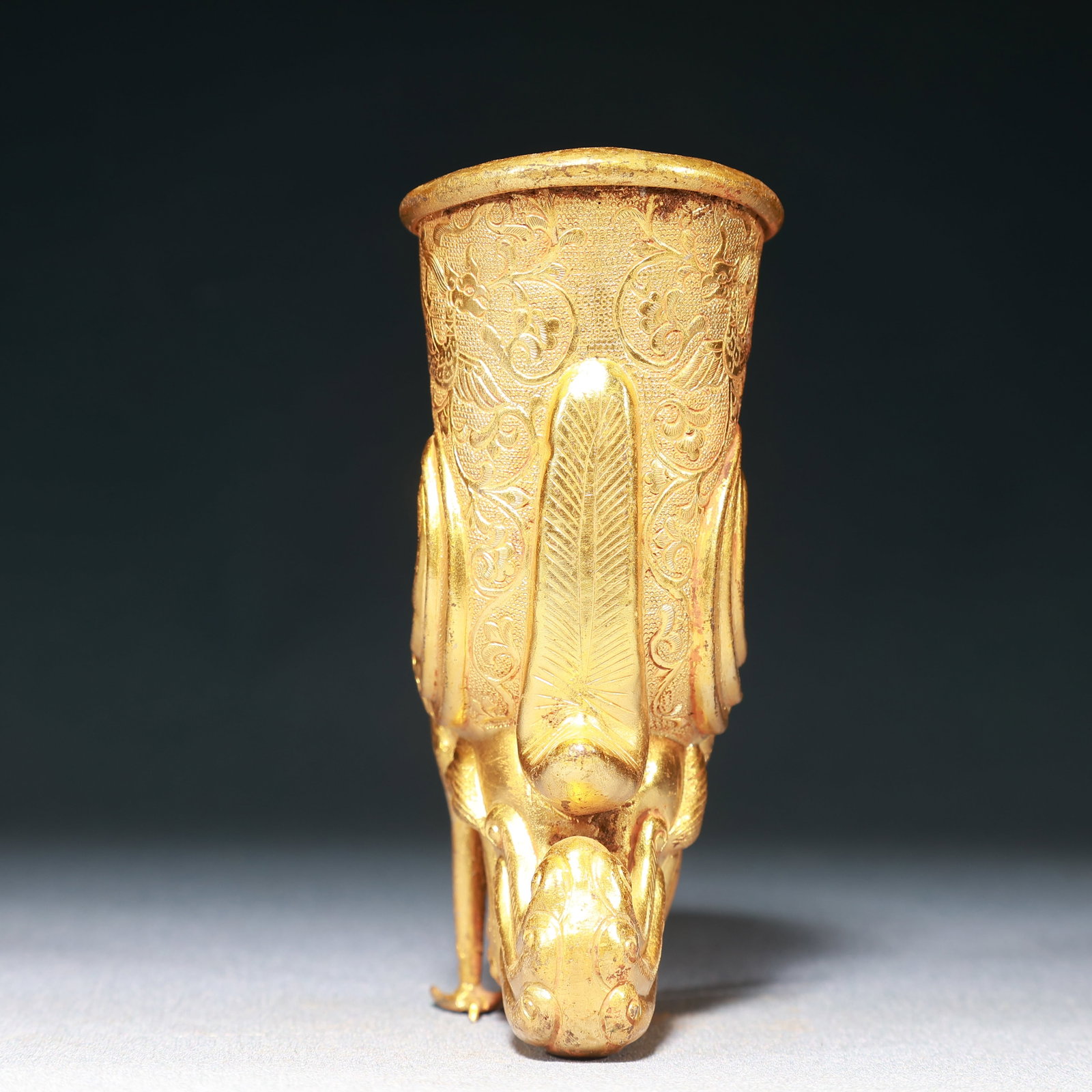 An Exquisite Gilt Bronze Phoenix Pattern Phoenix-Shaped Cup - 7