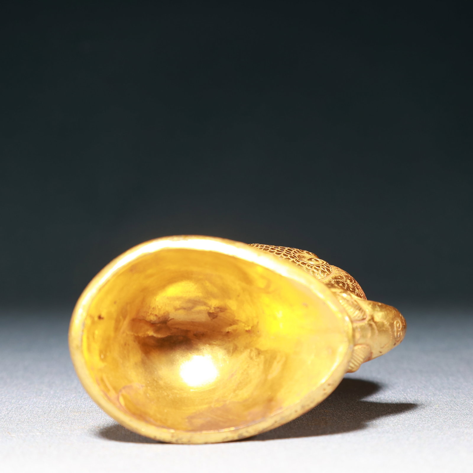 An Exquisite Gilt Bronze Phoenix Pattern Phoenix-Shaped Cup - 8