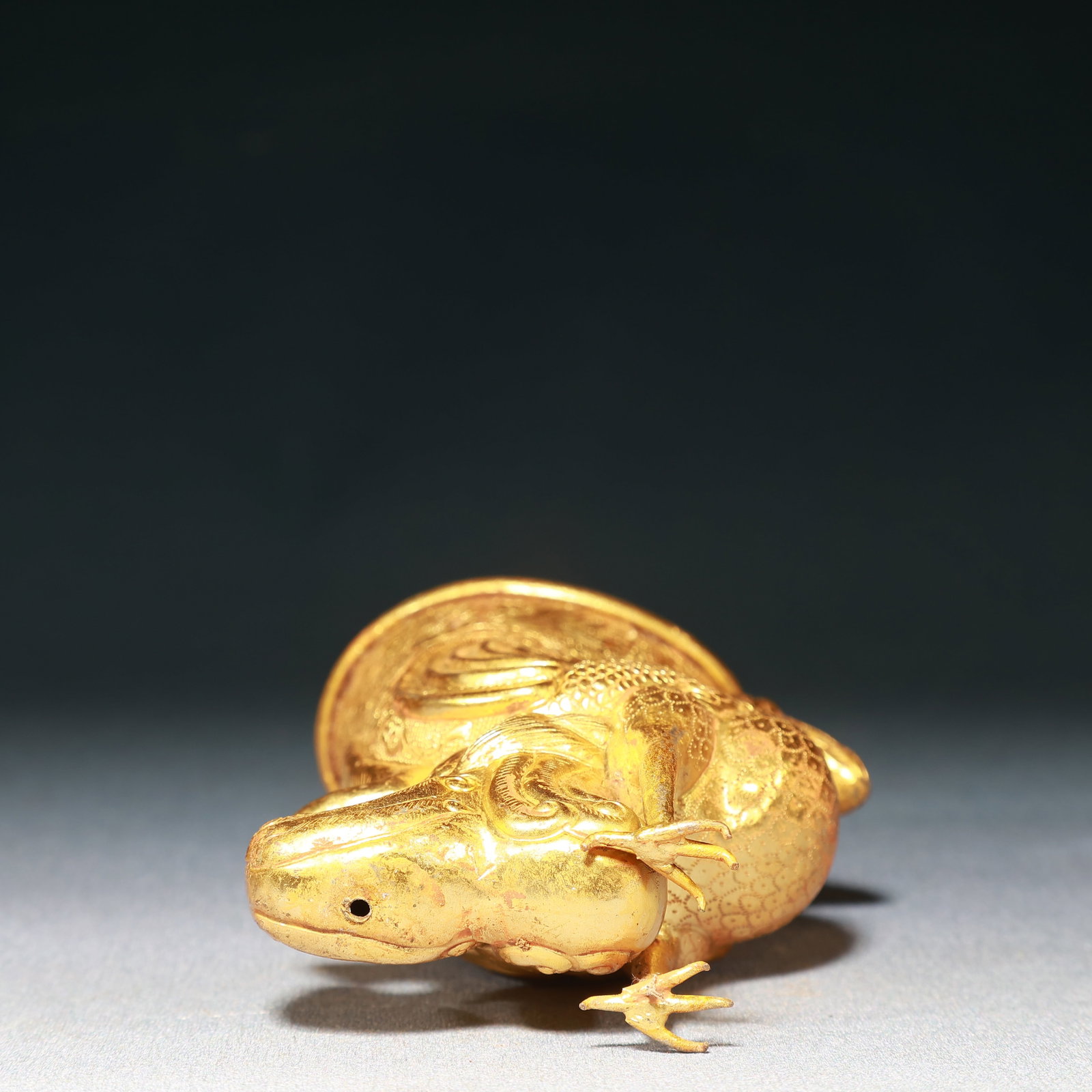 An Exquisite Gilt Bronze Phoenix Pattern Phoenix-Shaped Cup - 9
