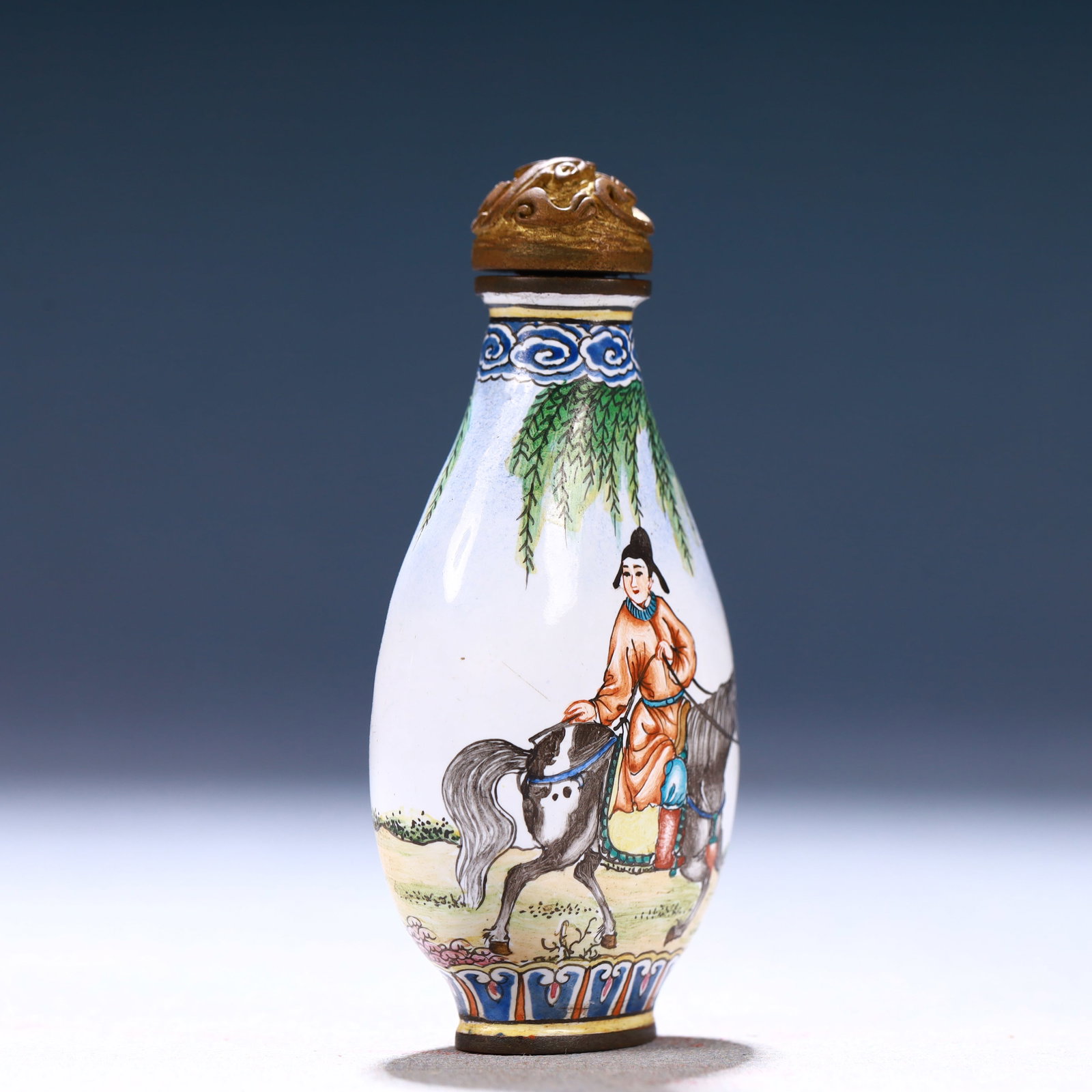 An Exquisite Painted Enamel Figure Pattern Snuff Bottle - 3
