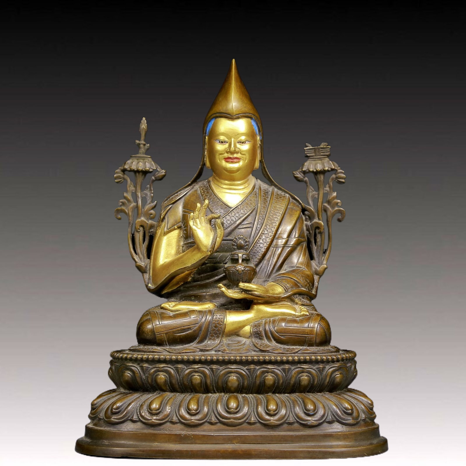 A Solemn Gilt Bronze Statue of Tsongkhapa,With Inscription: A Solemn Gilt Bronze Statue of Tsongkhapa,With Inscription,Ming Dynasty, China,Size:7.3inx5.1inx9.8in,Weight:3740g