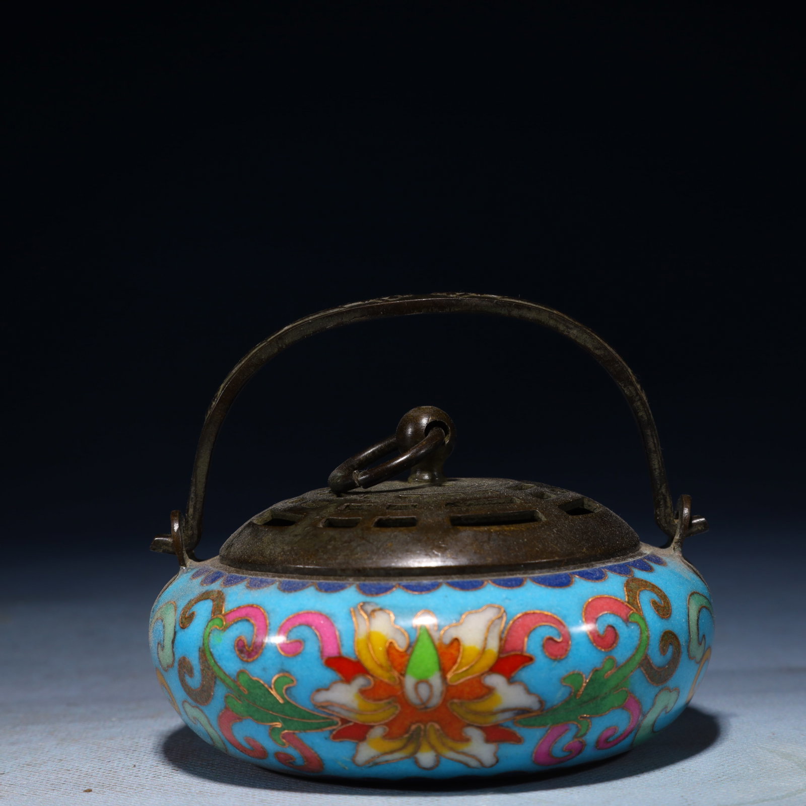 An Exquisite Cloisonne Flower Pattern Censer: An Exquisite Cloisonne Flower Pattern Censer,Qing Dynasty,China,With Mark,Size:2.8inx3.9inx3.9in,Weight:550g 景泰蓝花卉纹香炉,中国清&#