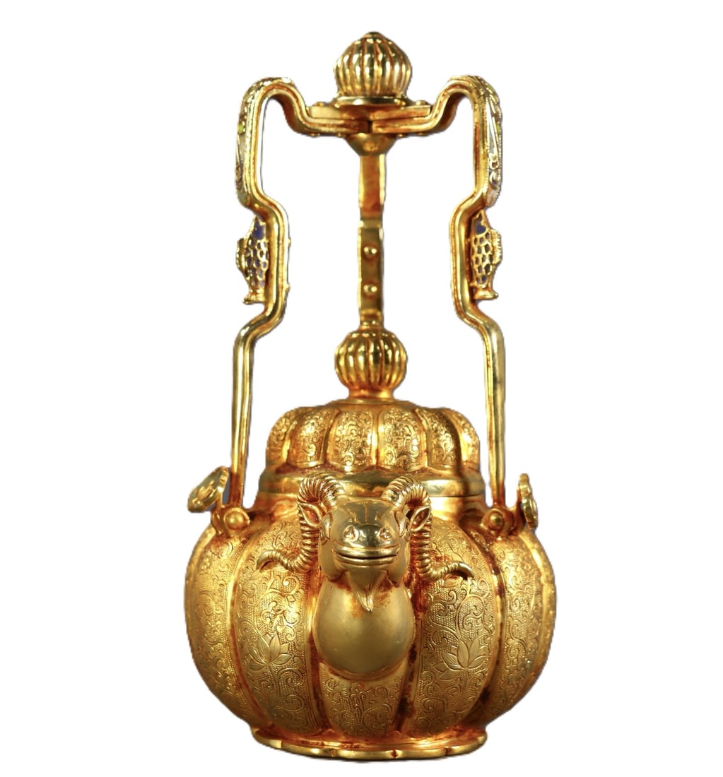 An Exquisite Gilt Bronze Lotus Pattern Pot - 2