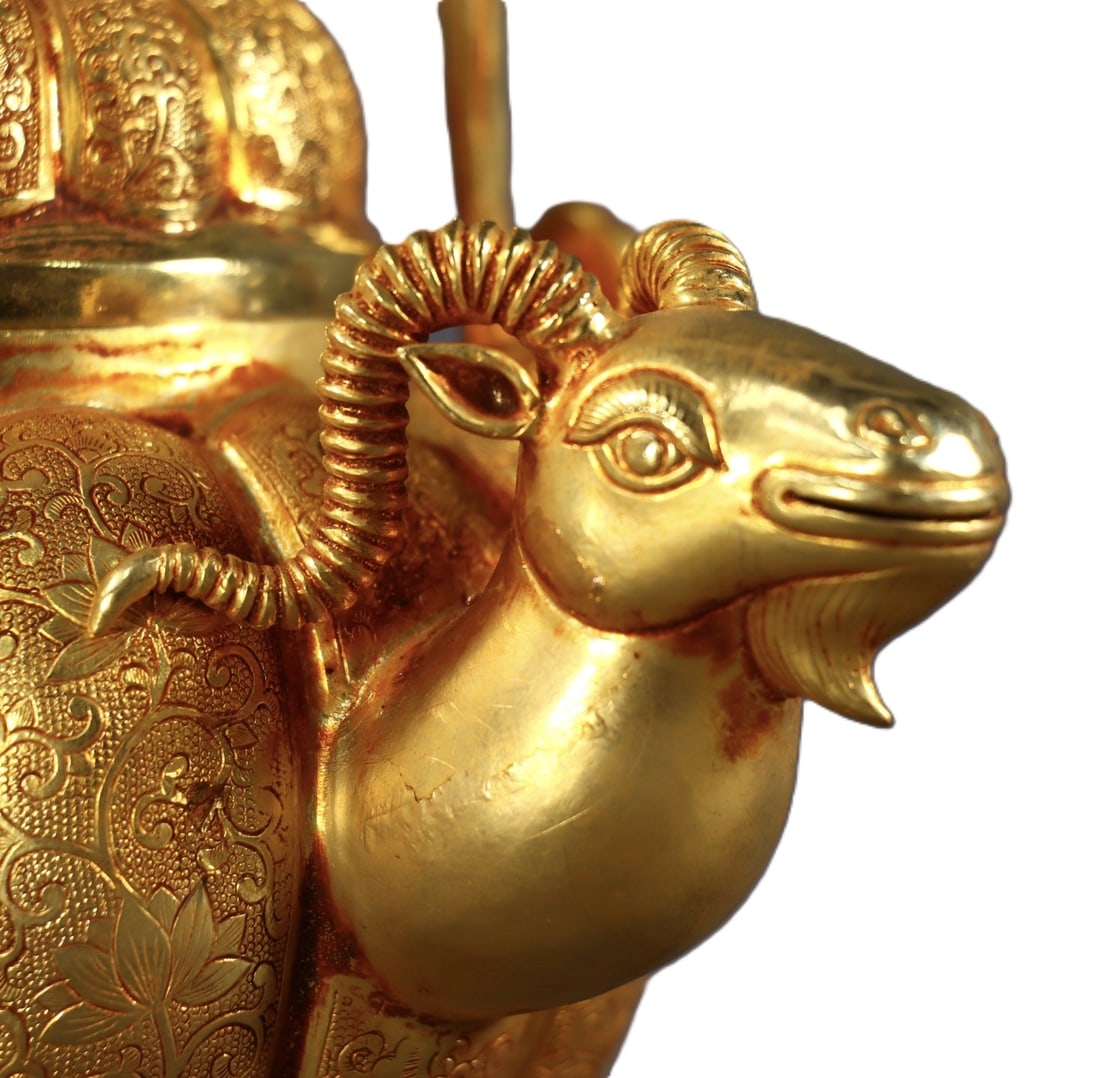 An Exquisite Gilt Bronze Lotus Pattern Pot - 8