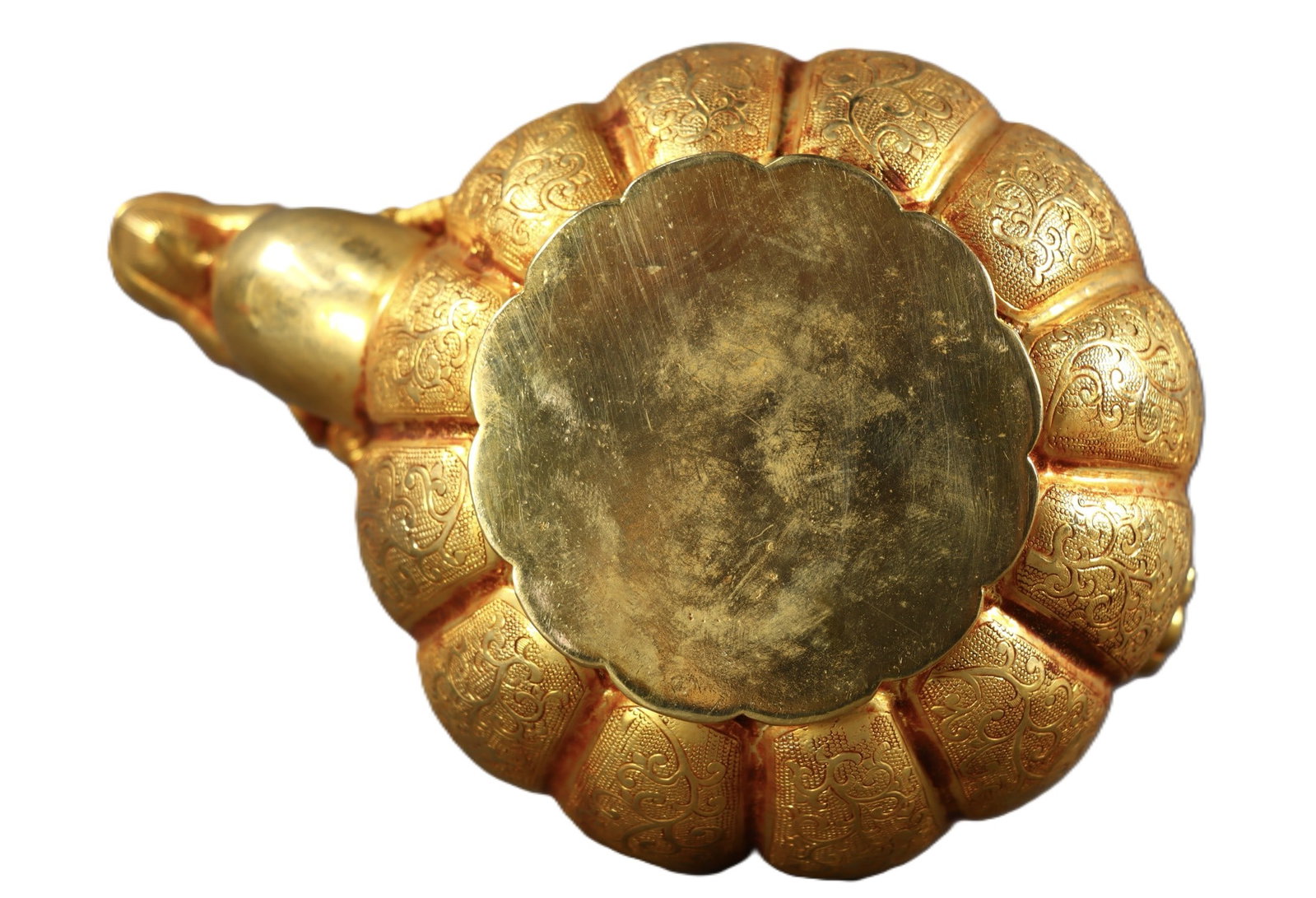 An Exquisite Gilt Bronze Lotus Pattern Pot - 9