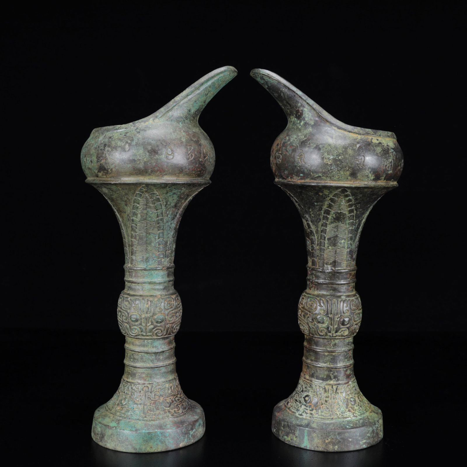 A Pair of Archaic Bronze Beast-Face Pattern Libation Flagon,with Inscription: A Pair of Archaic Bronze Beast-Face Pattern Flagon,with Inscription,the Warring States Period in China,Size:4.3inx11inx2,Weight:1800g 一对青铜兽面纹酒&#