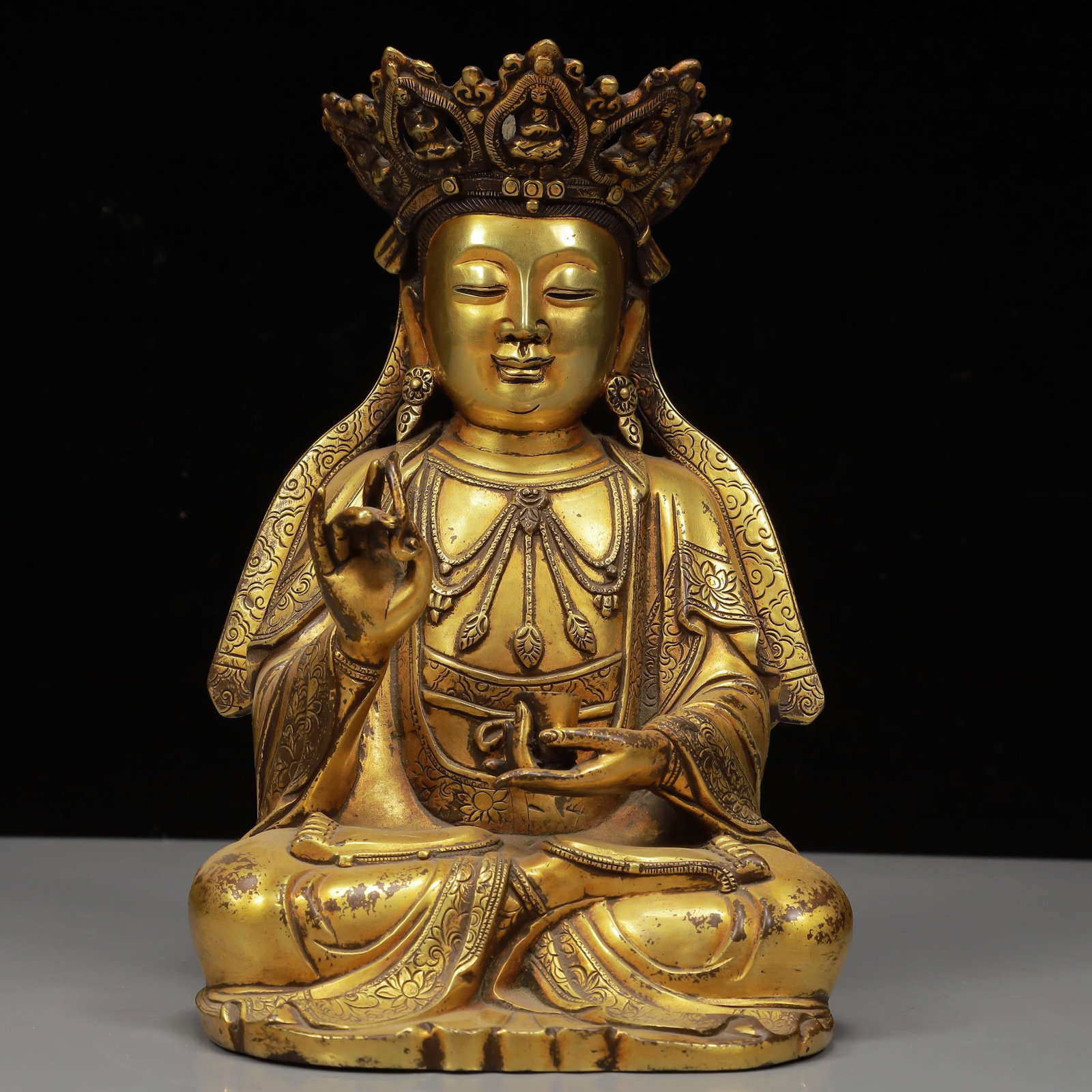 A Solemn Gilt Bronze Statue of Sakyamuni: A Solemn Gilt Bronze Statue of Sakyamuni,Ming Dynasty, China,Yongle Six-character Mark,Size:6.3inx4.7inx9.8in,Weight:4650g 铜鎏金如来像,中国明