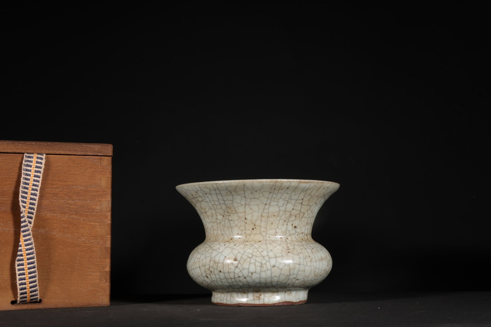An Exquisite Ge yao White Glazed Pot: An Exquisite Ge yao White Glazed Pot,Song Dynasty,China,Size:3.4inx4.8in 哥窑白釉壶,中国宋代