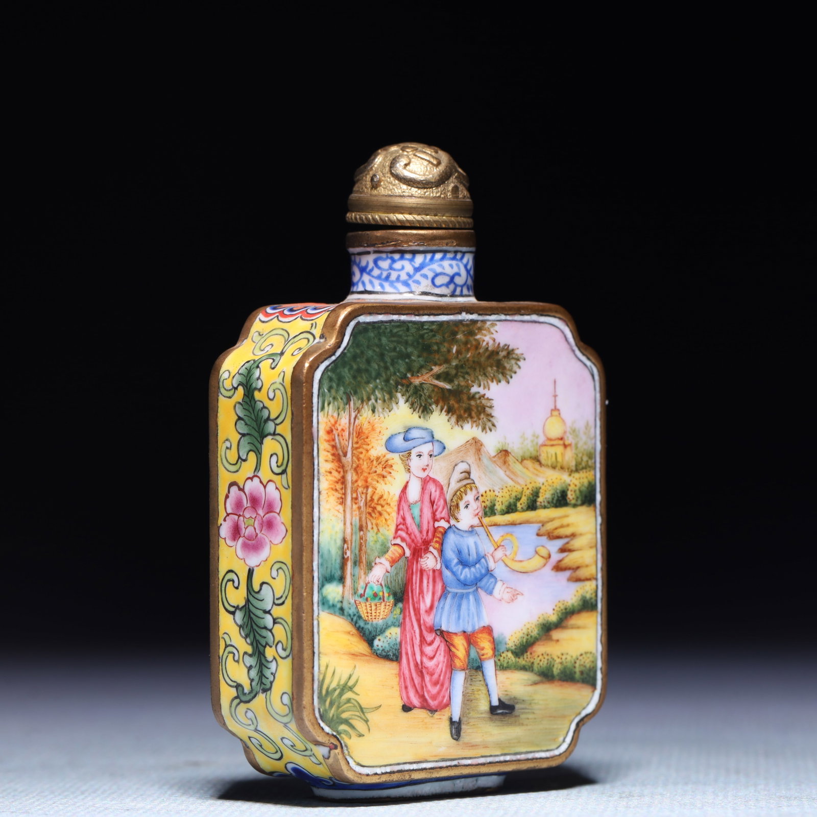 An Exquisite Painted Enamel Figure Pattern Snuff Bottle - 4