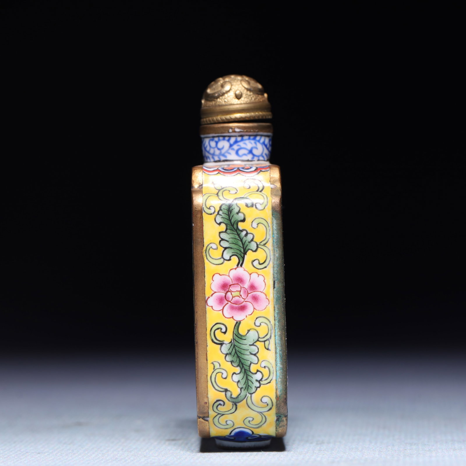 An Exquisite Painted Enamel Figure Pattern Snuff Bottle - 6