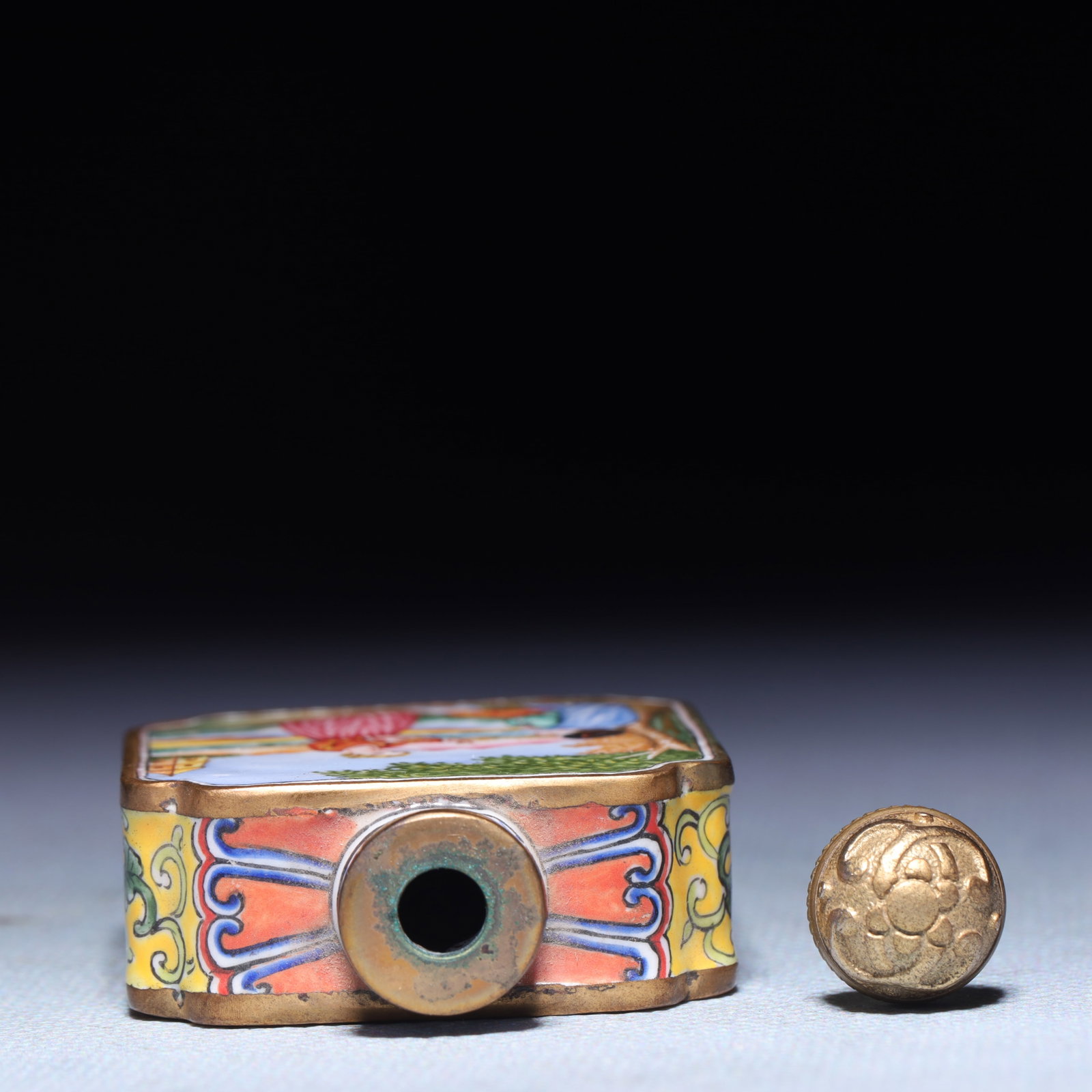 An Exquisite Painted Enamel Figure Pattern Snuff Bottle - 7