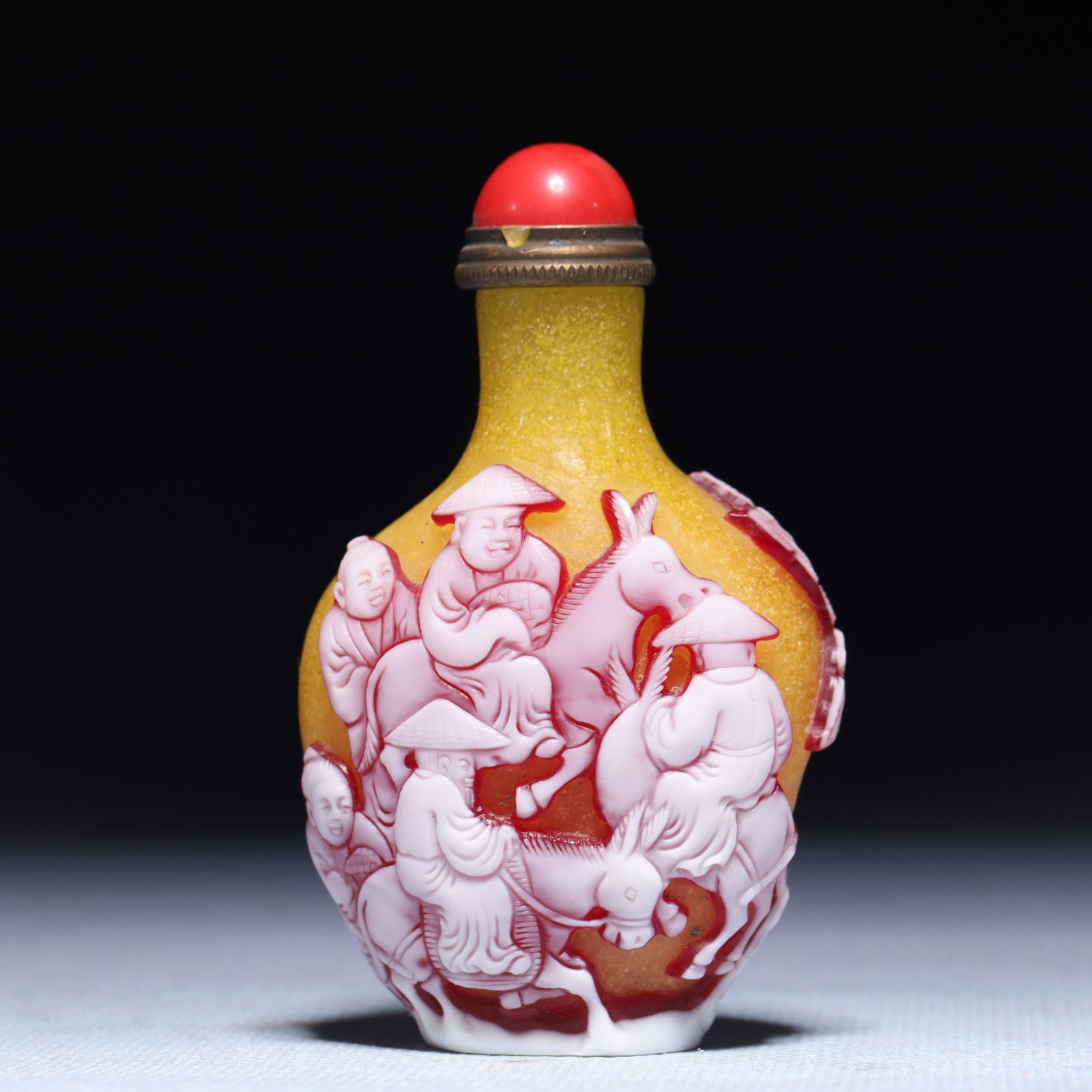 An Exquisite Glass Figure Pattern Snuff Bottle (1 of 9)