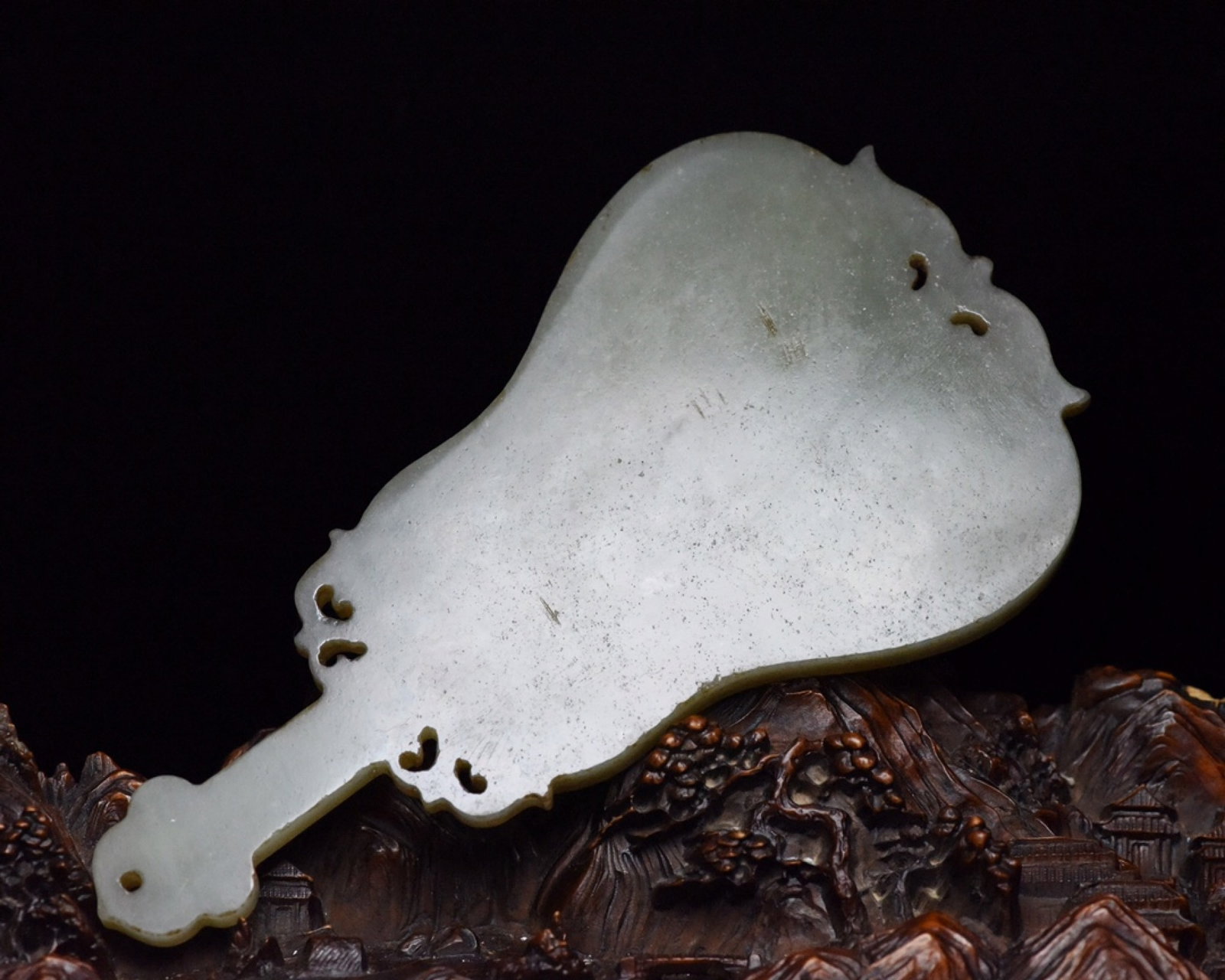 An Exquisite White Jade Figure Pattern Fan - 2