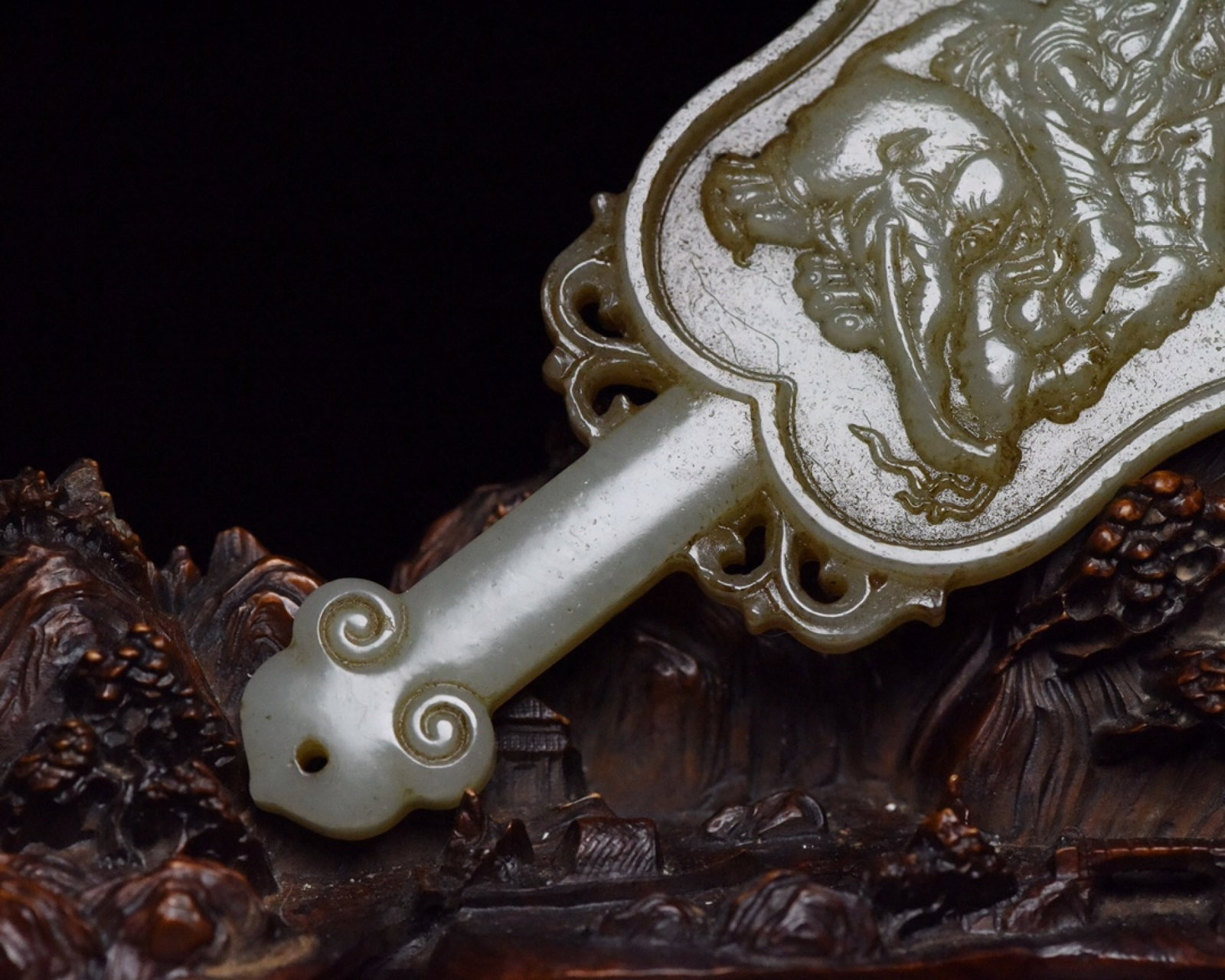 An Exquisite White Jade Figure Pattern Fan - 7
