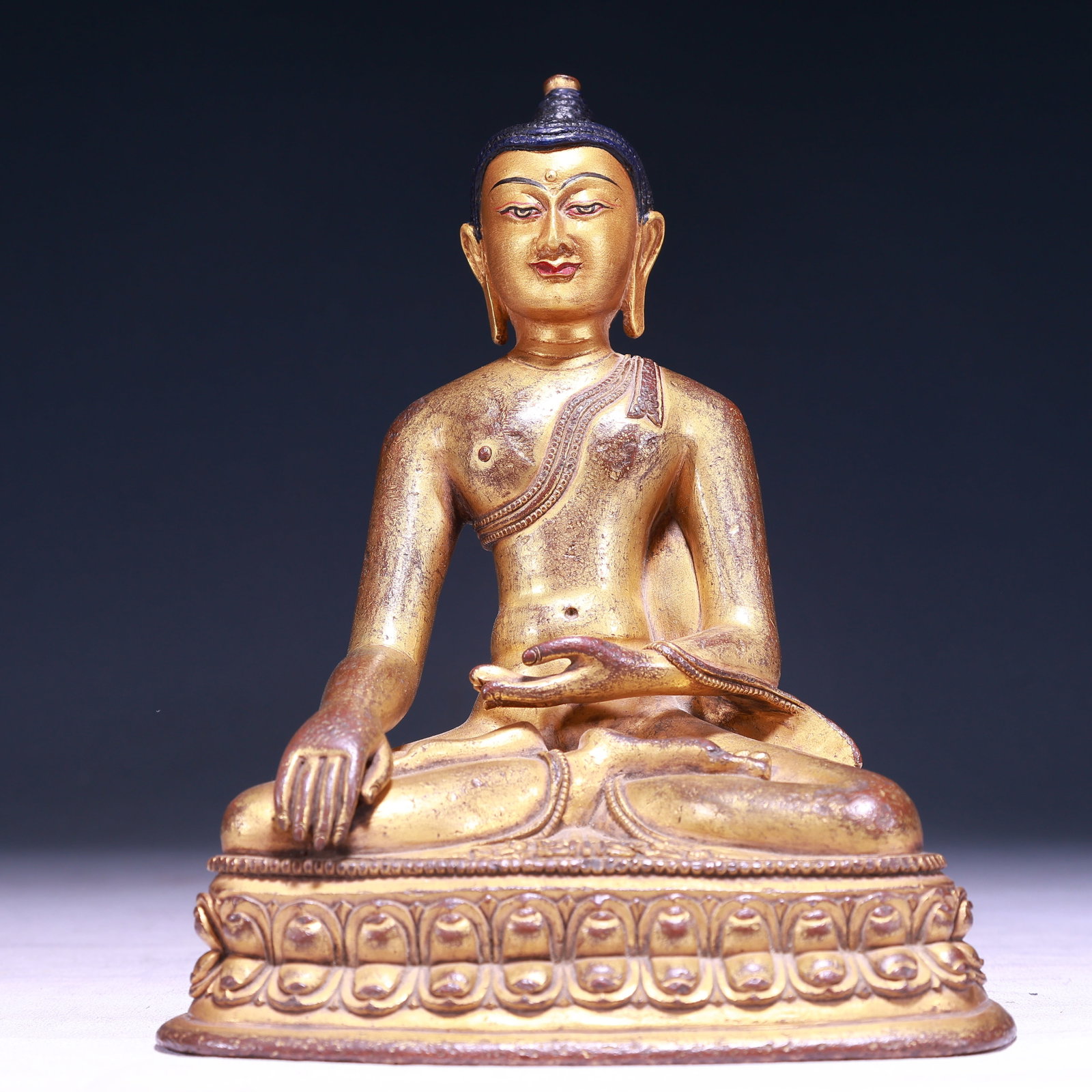 A Solemn Gilt Bronze Statue of Sakyamuni: A Solemn Gilt Bronze Statue of Sakyamuni,Qing Dynasty,China,Size:6.3inx3.9inx8.3in,Weight:2550g 铜鎏金释迦摩尼像,中国清代