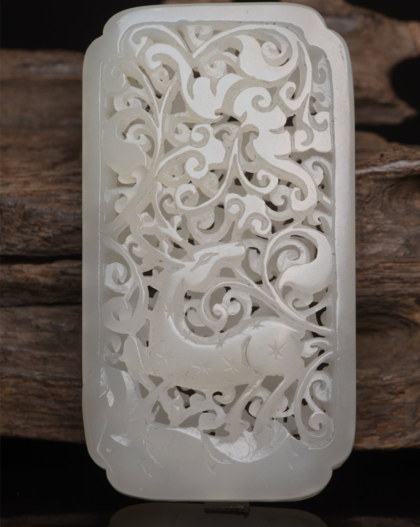 An Exquisite White Jade Flower and Deer Pattern Pendant (1 of 9)