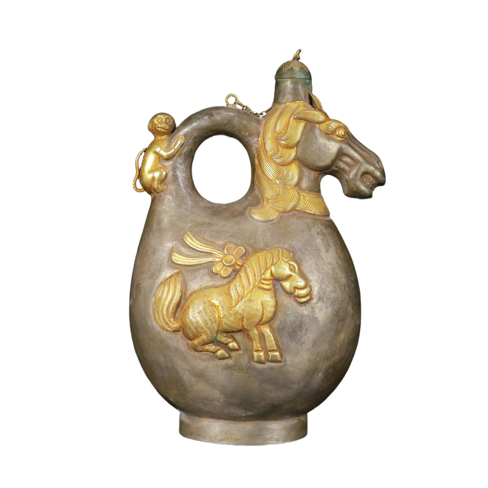 An Exquisite Gilt Silver Horse Pattern Horse Ewer: An Exquisite Gilt Silver Horse Pattern Horse Ewer,Qing Dynasty,China,Size:5.1inx3.5inx7.5in,Weight:600g