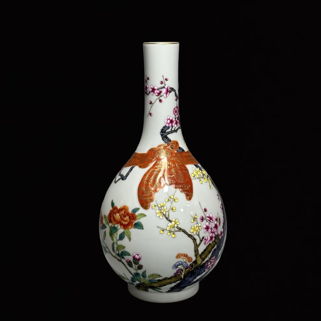 An Exquisite Famille-Rose Painted Gold Flower Pattern Vase (1 of 9)