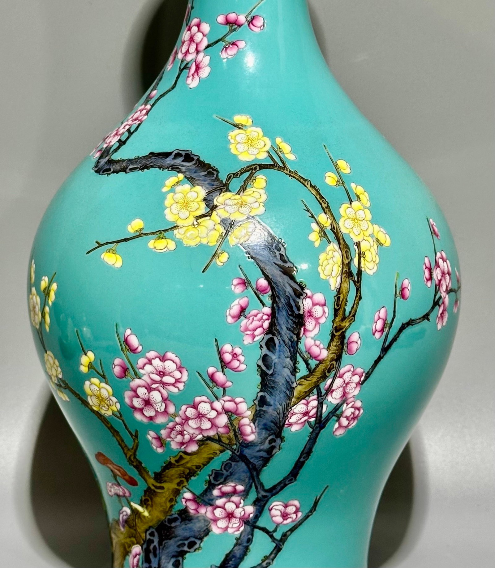 A Rare Turquoise Glazed Flower Pattern Vase - 10