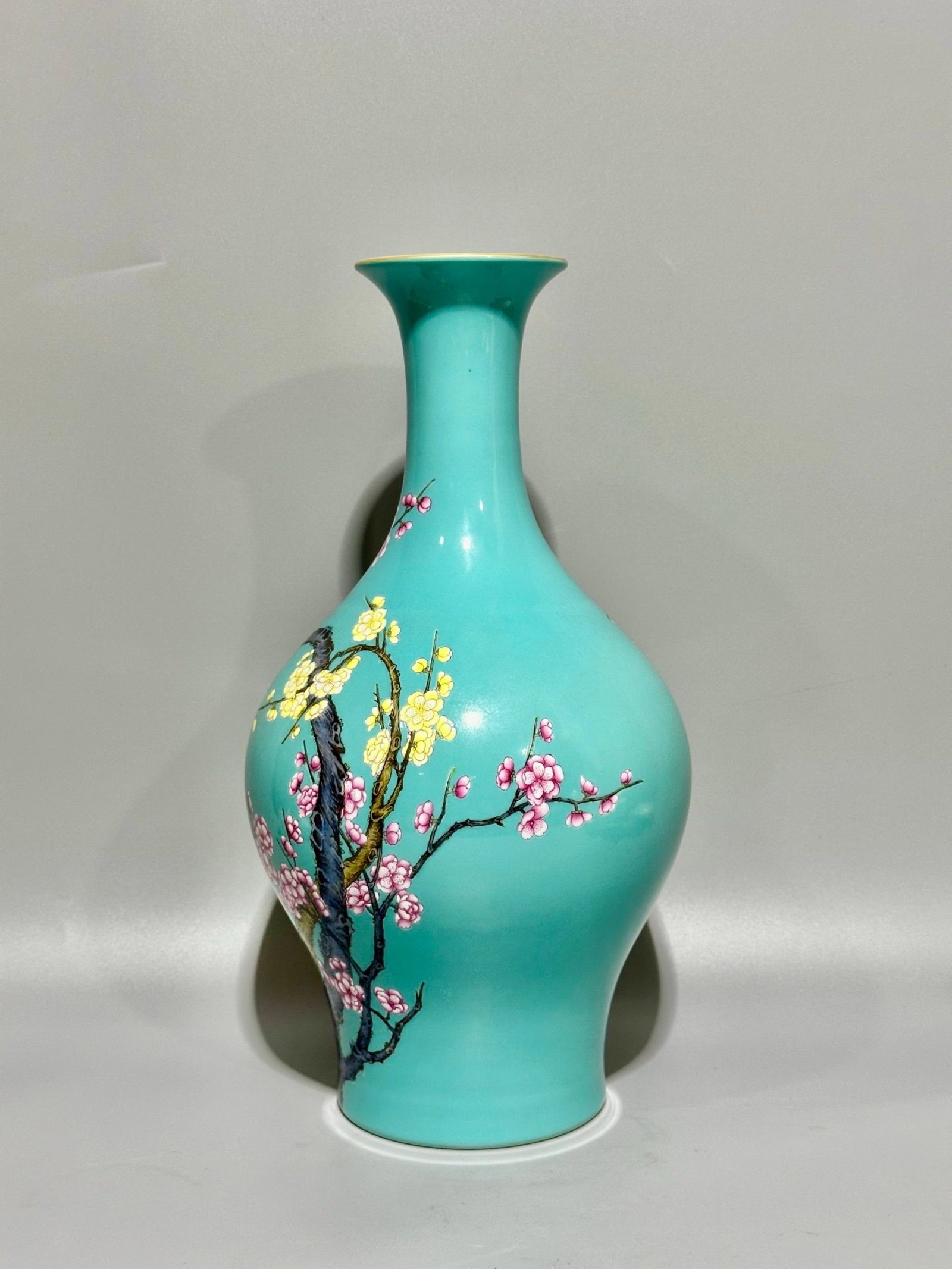 A Rare Turquoise Glazed Flower Pattern Vase - 2