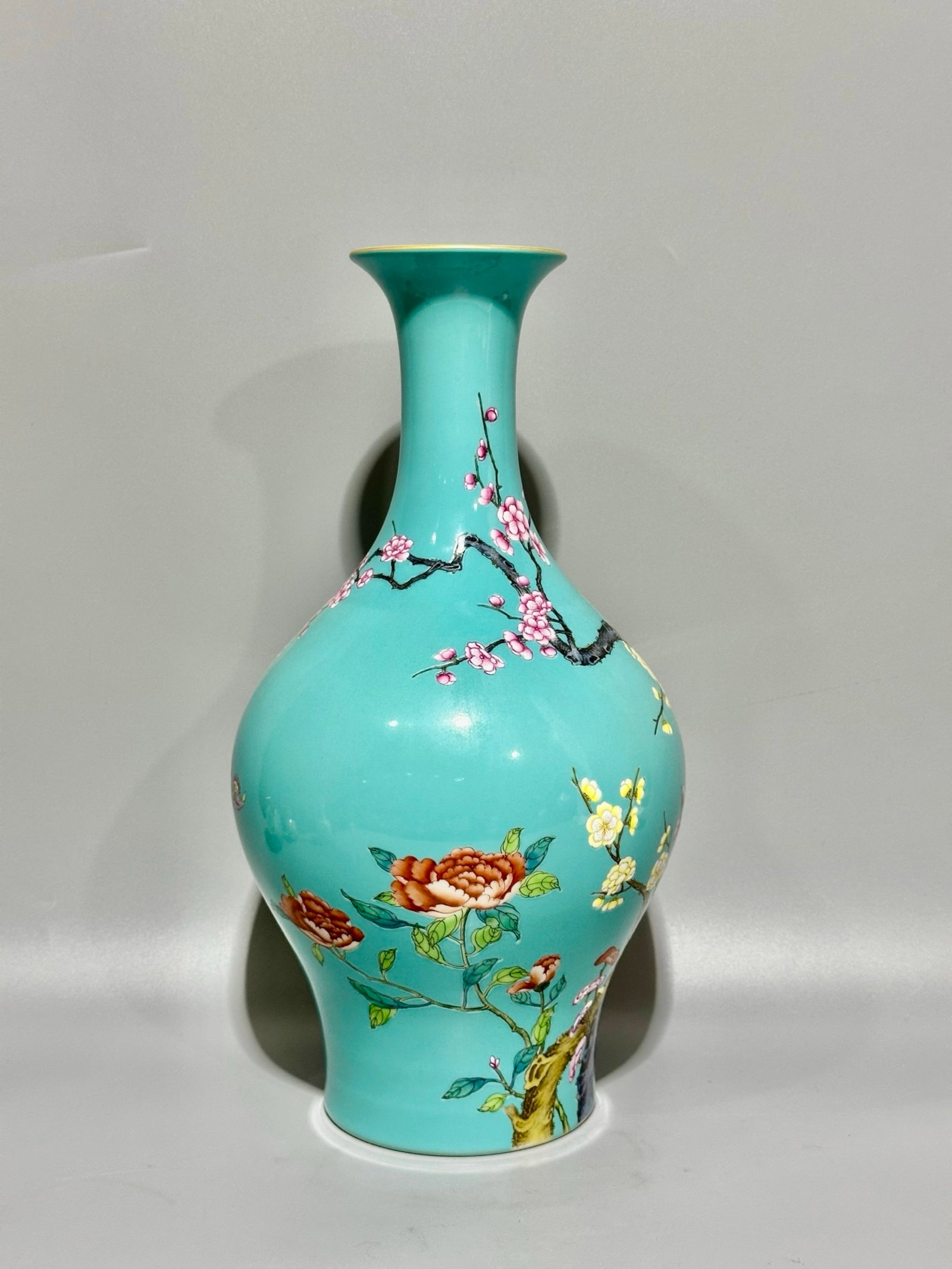 A Rare Turquoise Glazed Flower Pattern Vase - 7