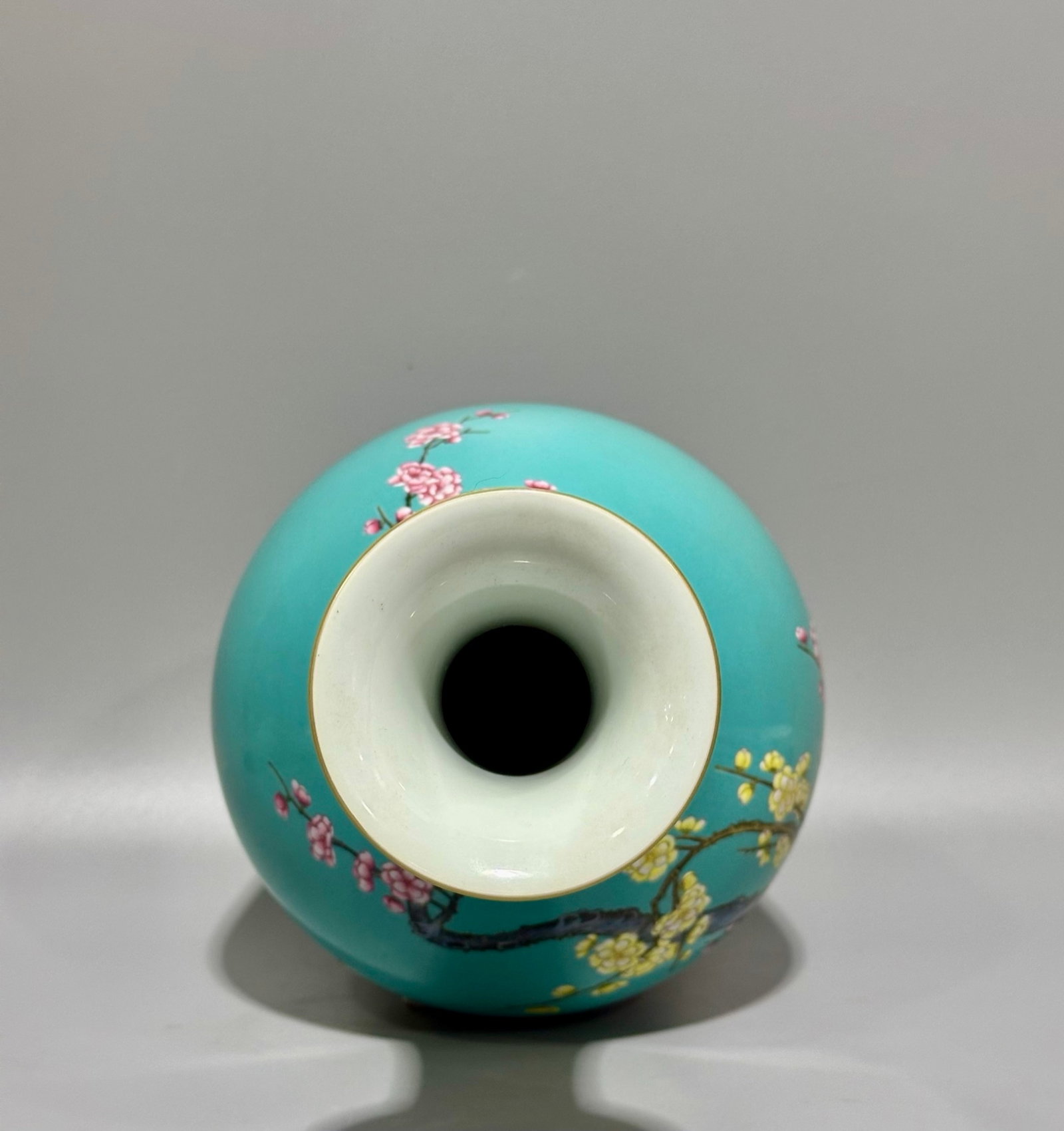 A Rare Turquoise Glazed Flower Pattern Vase - 8