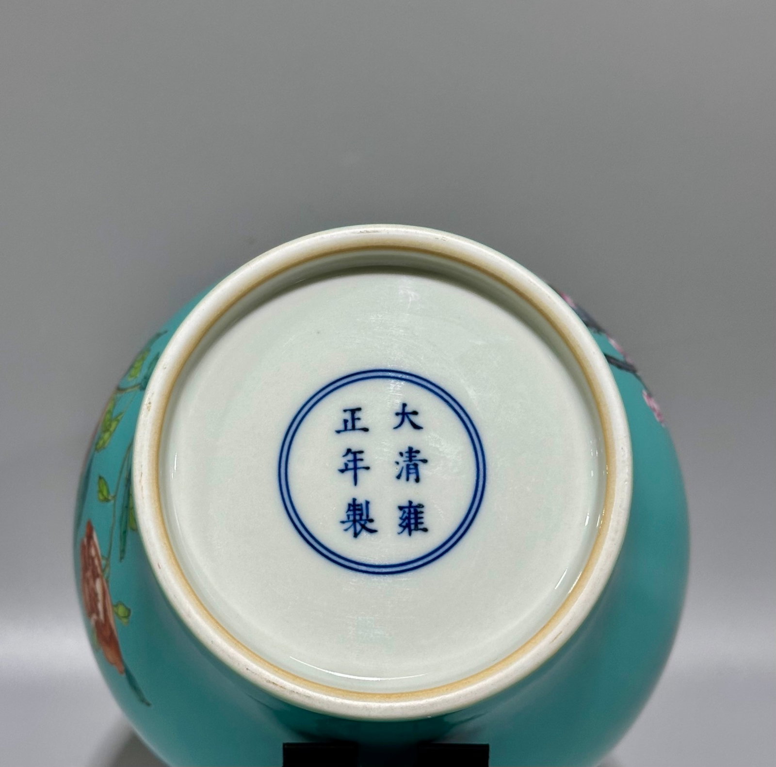 A Rare Turquoise Glazed Flower Pattern Vase - 9