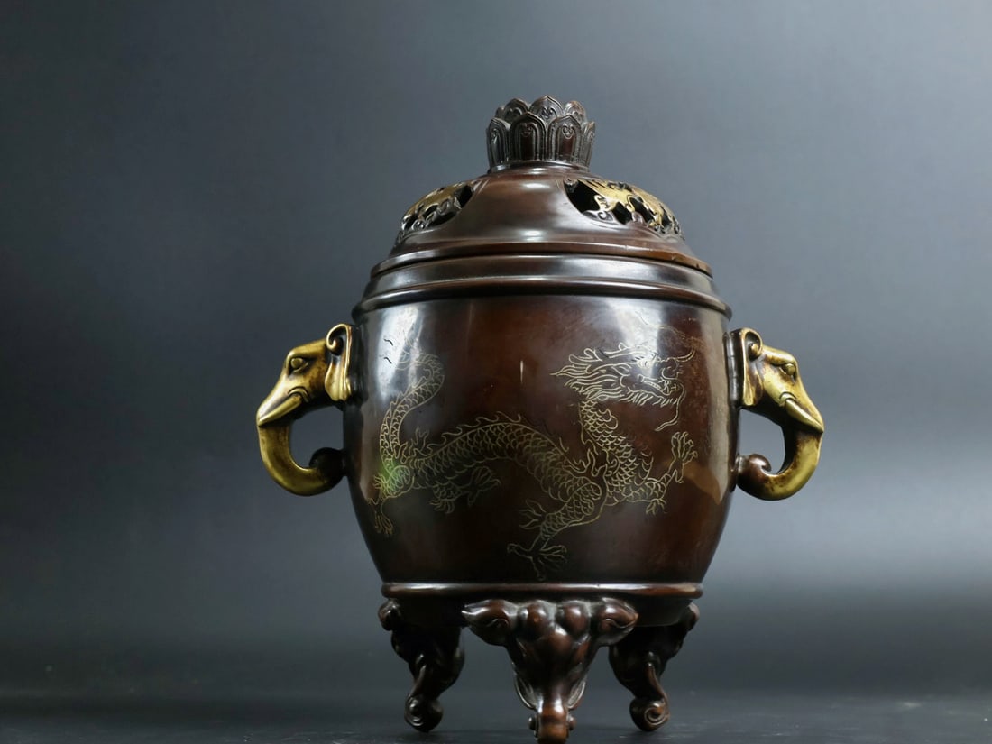 An Exquisite Gilt Bronze Dragon Pattern Elephant-Ears Tripod Censer: An Exquisite Gilt Bronze Dragon Pattern Elephant-Ears Tripod Censer,Qing Dynasty, China, Xuande Four-character Mark,Size:7.7inx4.3in,Weight:2795g 铜鎏金龙纹象೑