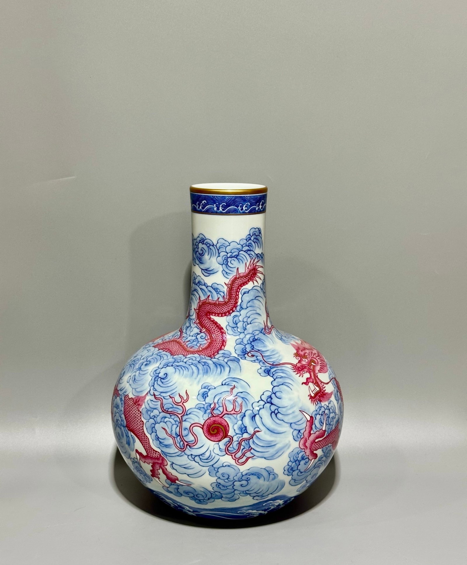 A Rare Blue and White Ruby Red-Glazed Auspicious Cloud and Dragon Pattern Vase - 2
