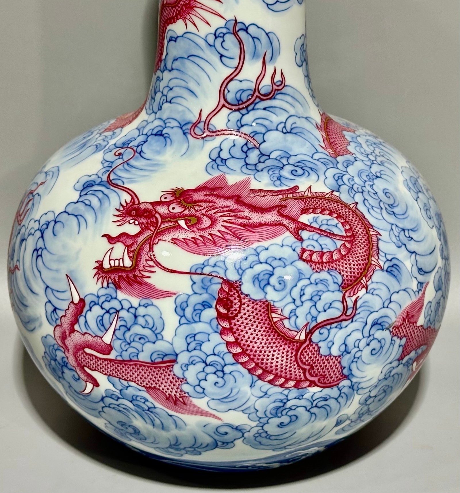 A Rare Blue and White Ruby Red-Glazed Auspicious Cloud and Dragon Pattern Vase - 4