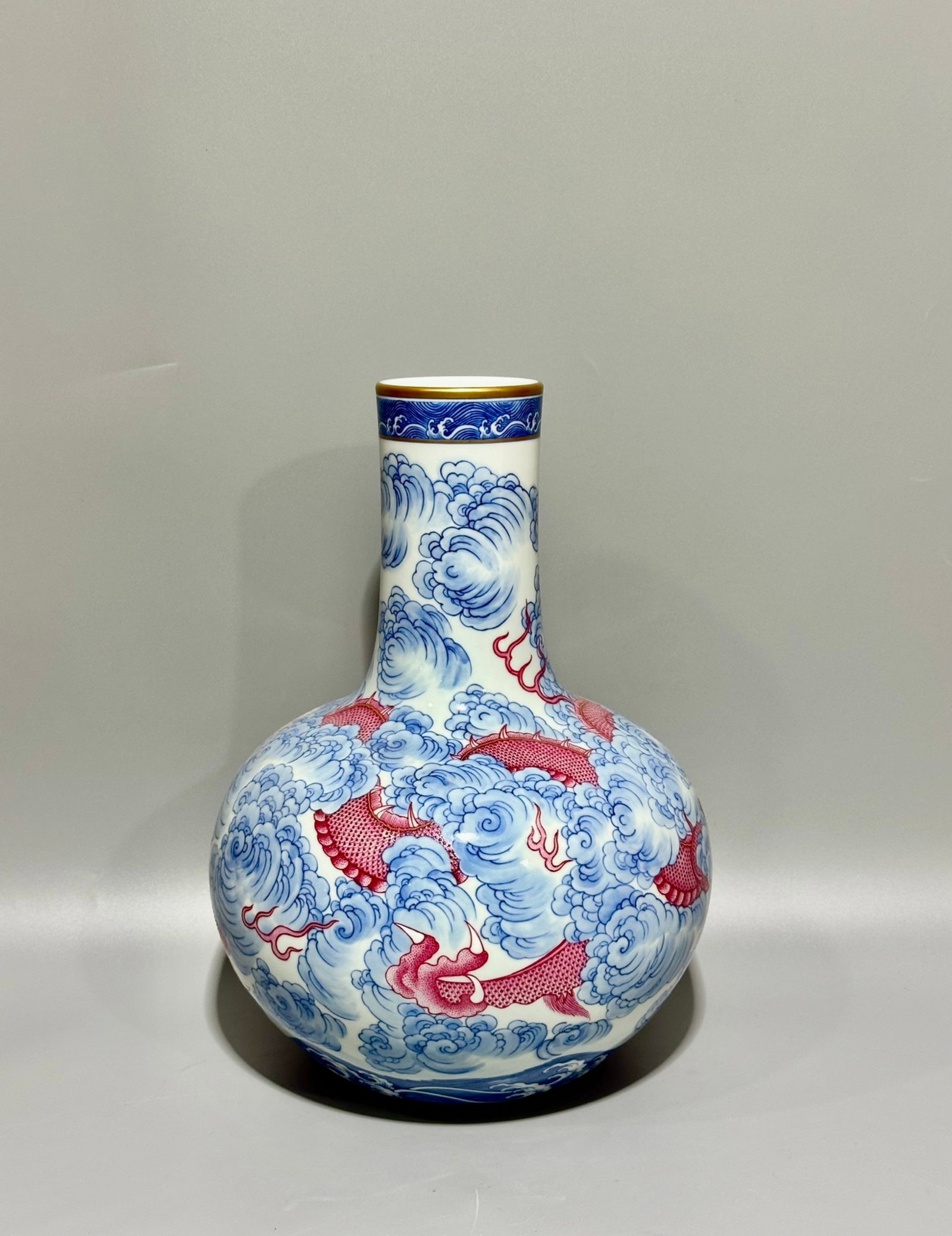 A Rare Blue and White Ruby Red-Glazed Auspicious Cloud and Dragon Pattern Vase - 7