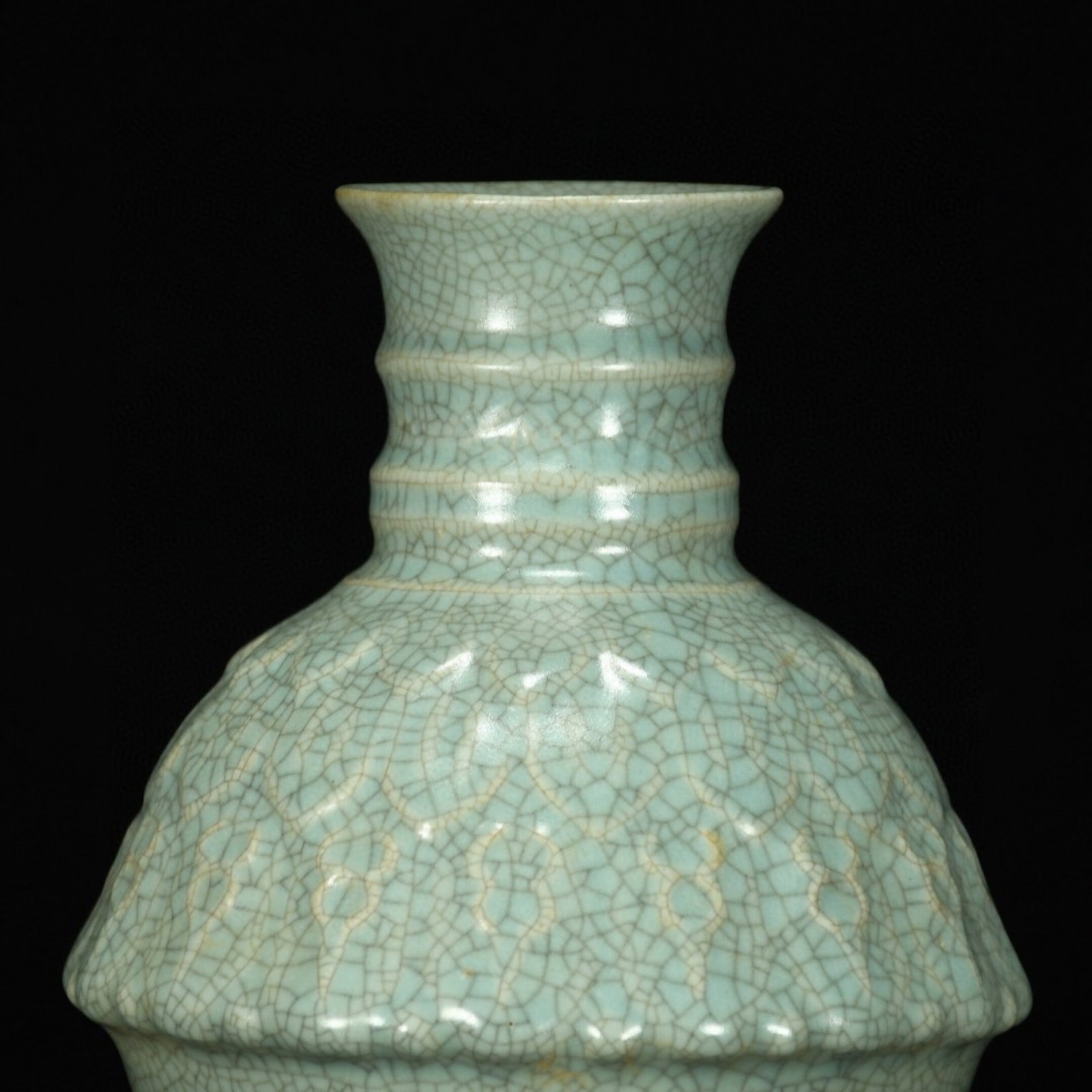 An Exquisite Ru yao Flower Pattern Vase - 2