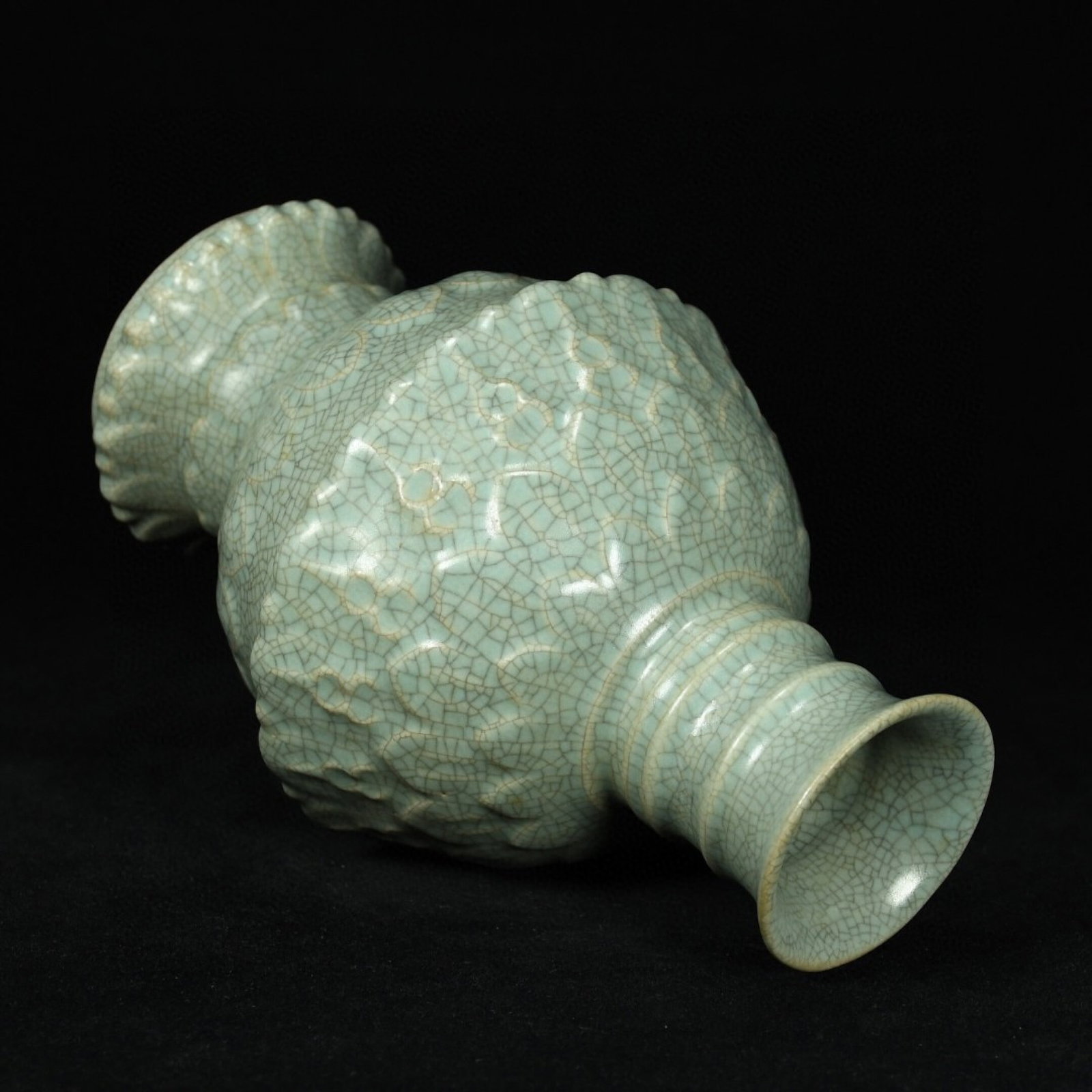 An Exquisite Ru yao Flower Pattern Vase - 6