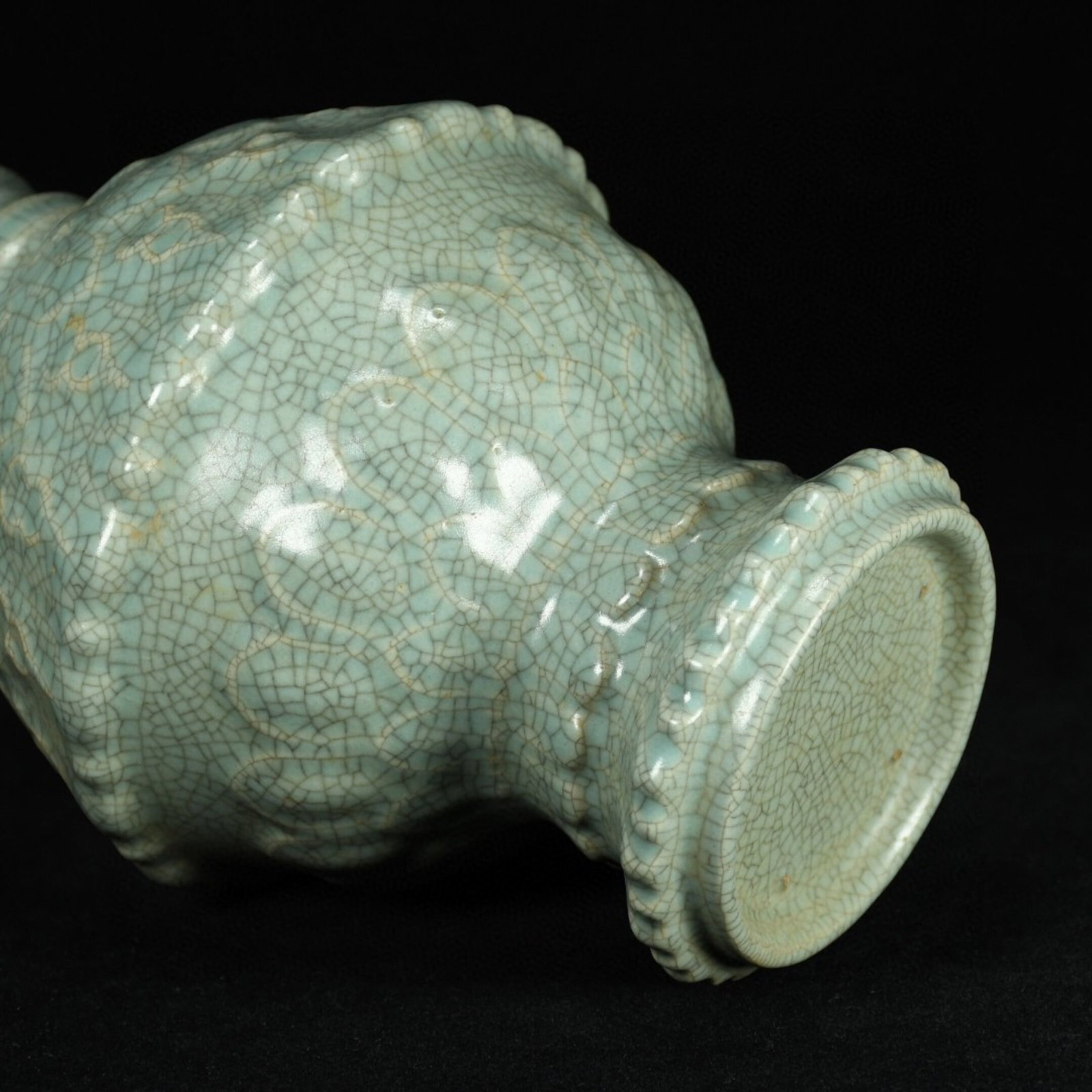 An Exquisite Ru yao Flower Pattern Vase - 8