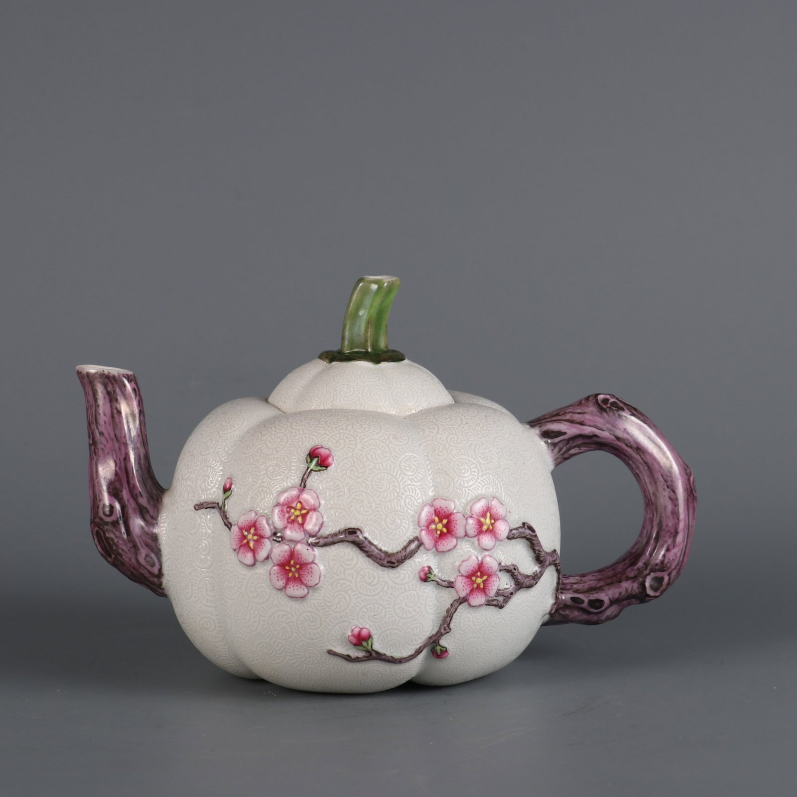 An Exquisite Famille-Rose Jiacai Flower Pattern Teapot: An Exquisite Famille-Rose Jiacai Flower Pattern Teapot,Qing Dynasty,China,Qianlong Six-character Mark,Size:4.3inx6.5in 粉彩加彩花卉纹茶壶,中