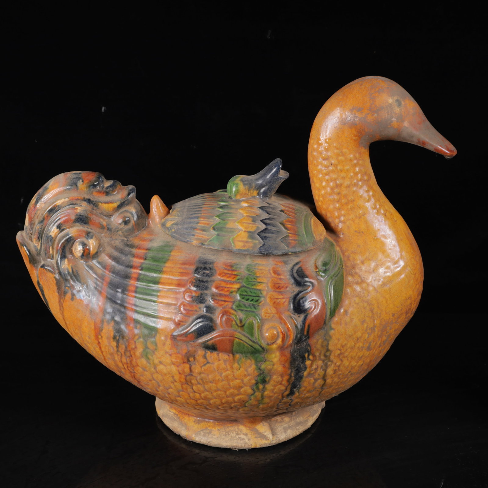 An Exquisite Tang Tri-Color Glazed Pottery duck-Jar: An Exquisite Tang Tri-Color Glazed Pottery duck-Jar,Tang Dynasty,China,Size:13.4inx16.1inx9.4in,Weight:4040g 唐三彩鸭罐,中国唐代