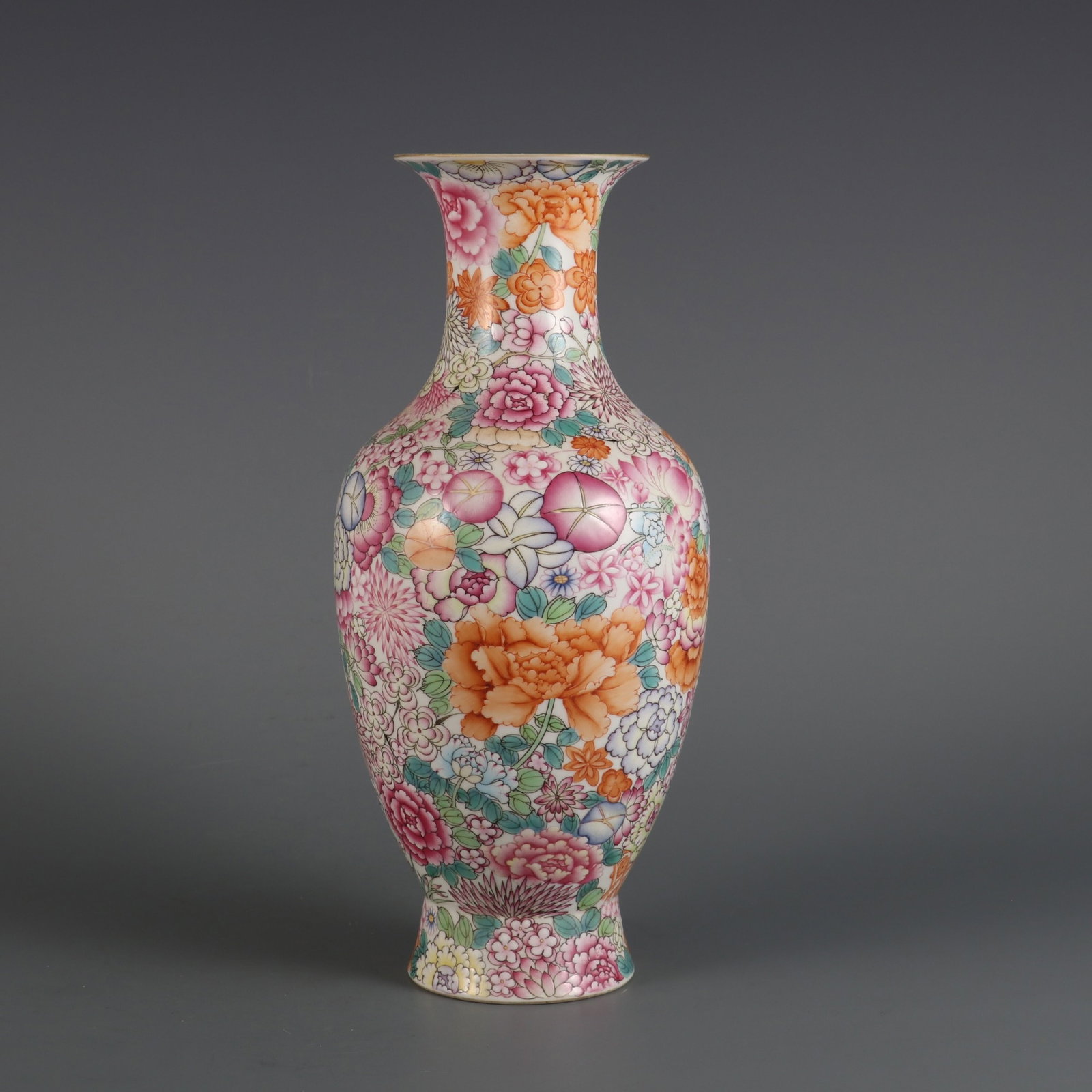 An Exquisite Famille-Rose Flower Pattern Vase (1 of 8)