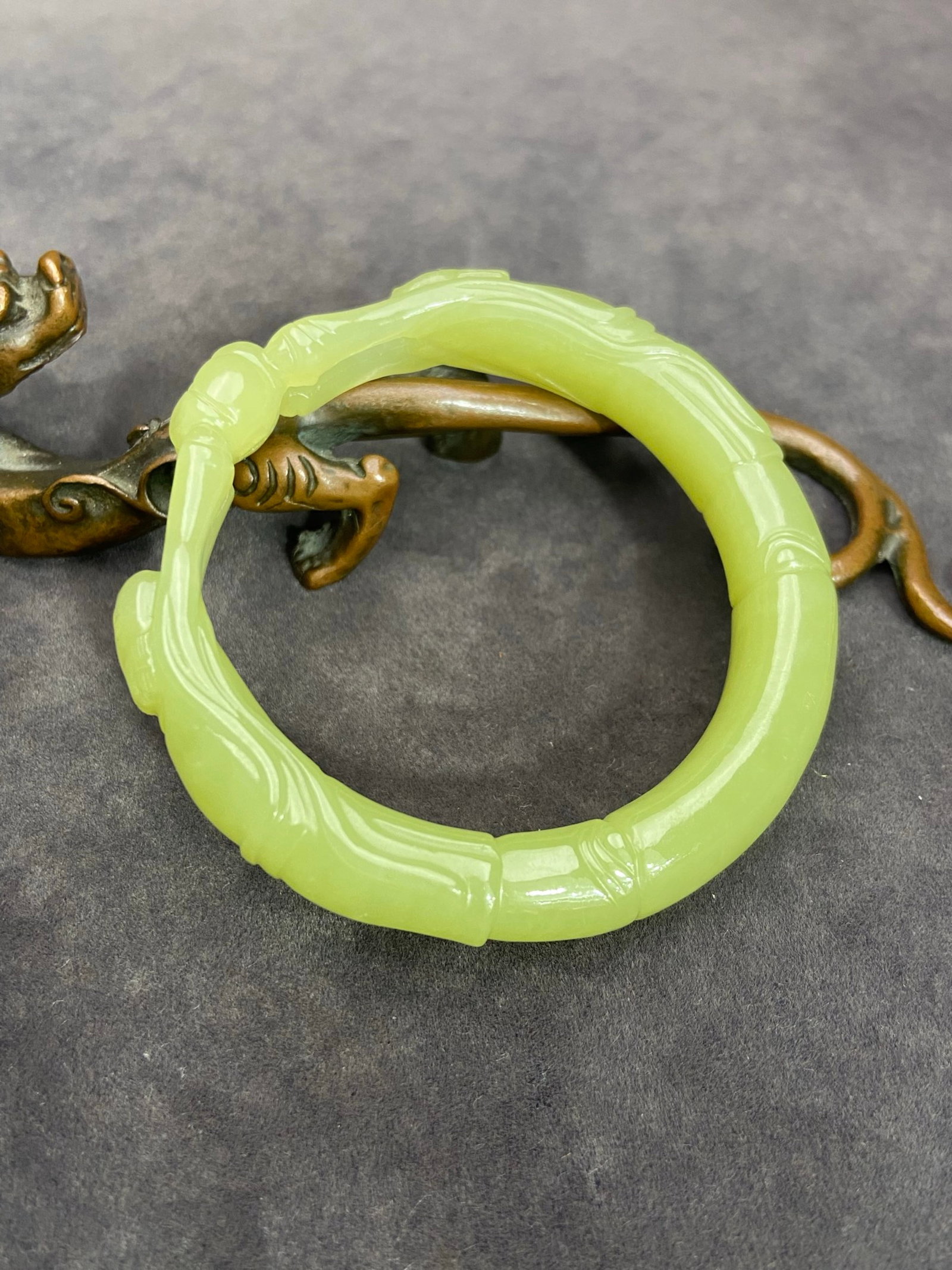 An Exquisite Yellow Jade Figure Pattern Bracelets - 2