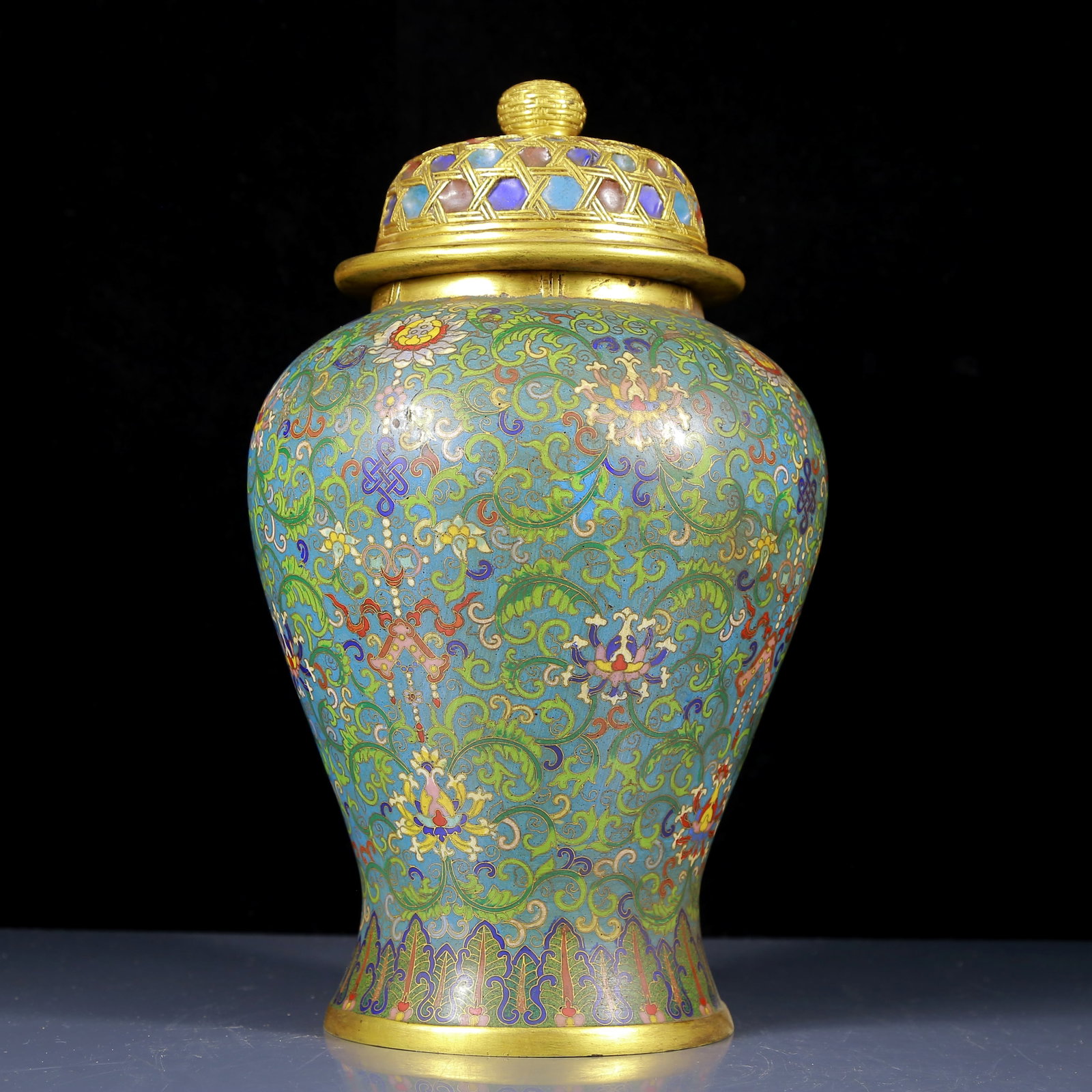 A Rare Cloisonne Bats and Peach Pattern with Cover Jar: A Rare Cloisonne Bats and Peach Pattern with Cover Jar,Qing Dynasty, China,Qianlong Four-character Mark,Size:7.5inx13.8in,Weight:6490g 景泰蓝福寿纹盖罐&