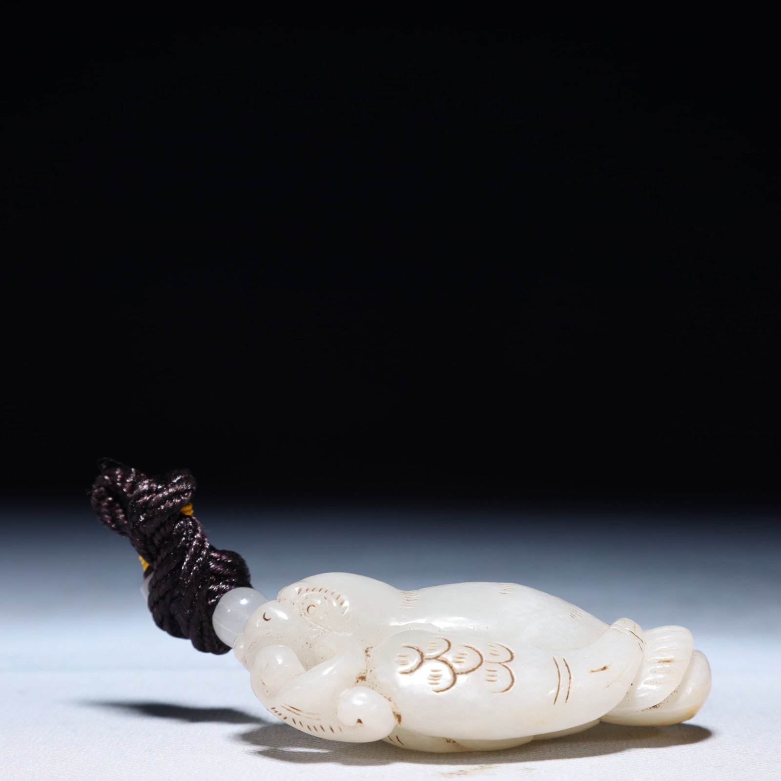An Exquisite White Jade Bird Pendant: An Exquisite White Jade Bird Pendant,Qing Dynasty,China,Size:3inx1.8inx0.6in,Weight:124.8g 白玉鸟挂件,中国清代