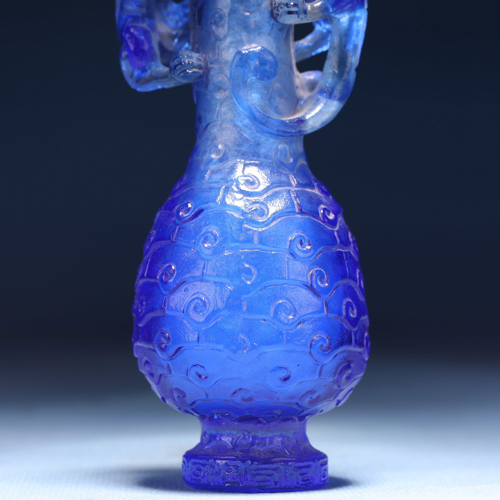 An Exquisite Glass Chi-Dragon Pattern Snuff Bottle - 3