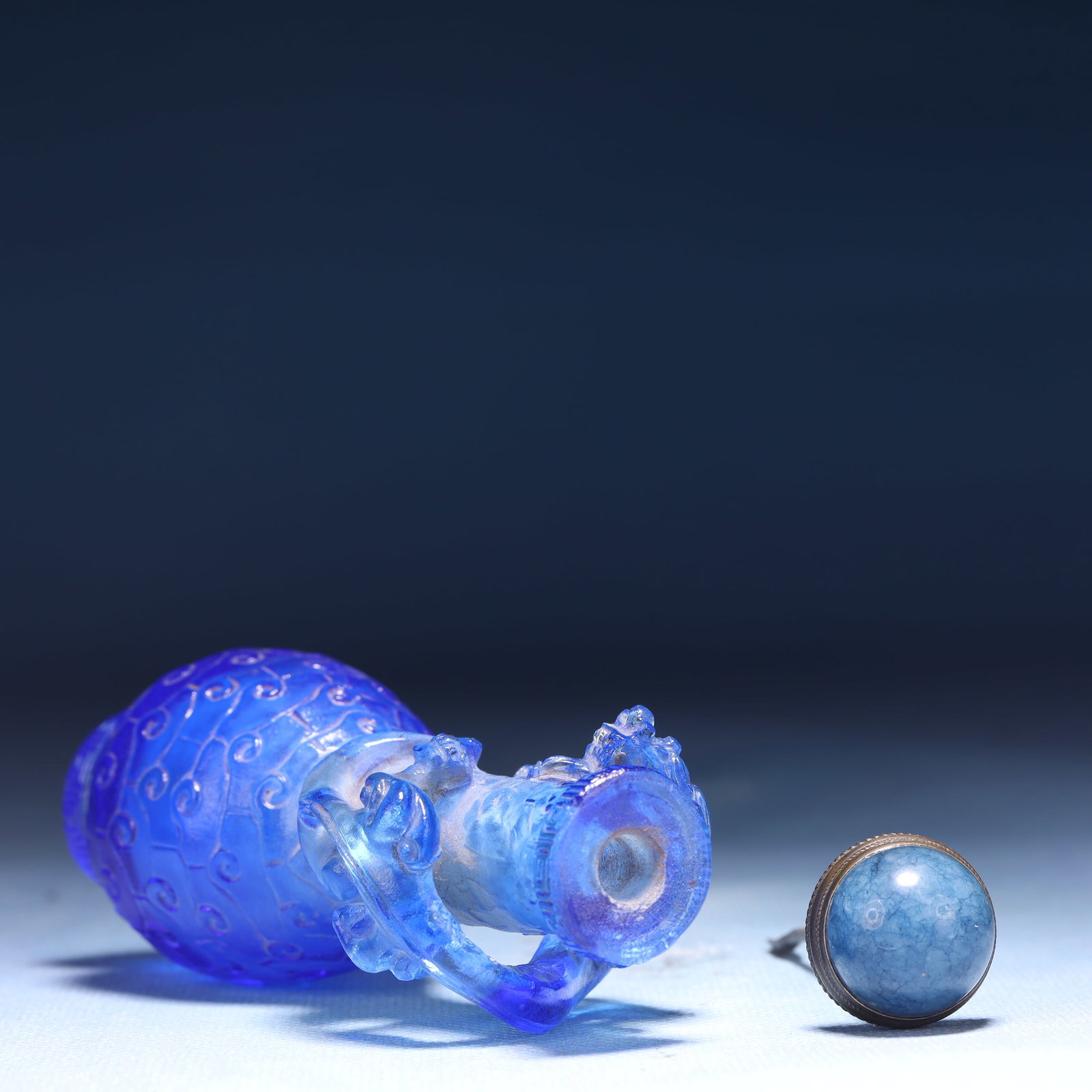 An Exquisite Glass Chi-Dragon Pattern Snuff Bottle - 8