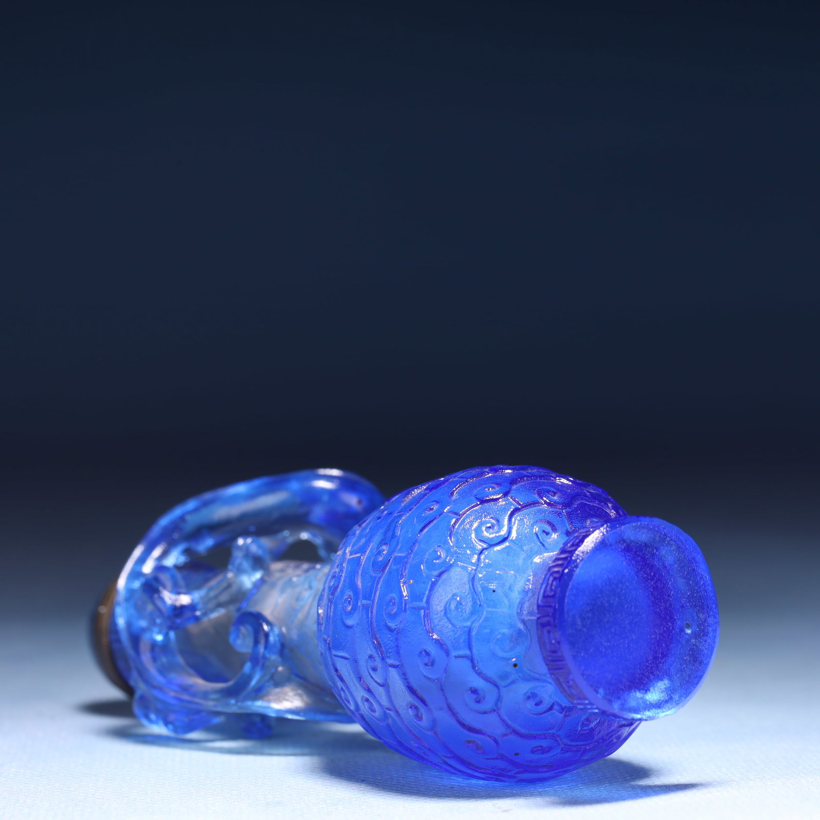 An Exquisite Glass Chi-Dragon Pattern Snuff Bottle - 9
