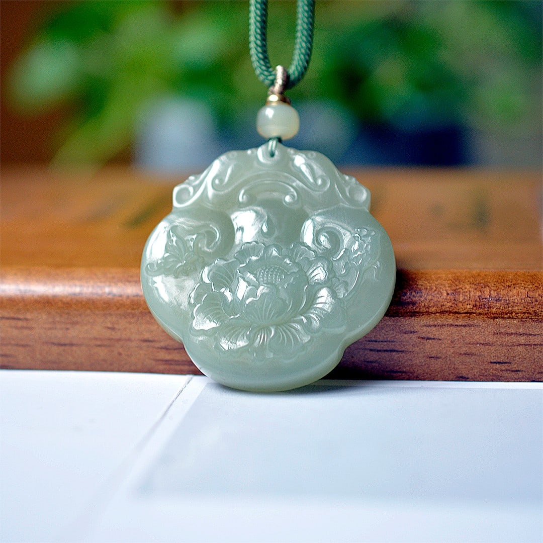 An Exquisite Greenish Jade Flower Pattern Pendant: An Exquisite Greenish Jade Flower Pattern Pendant,Size:1.9inx1.9in 青玉花卉纹挂件